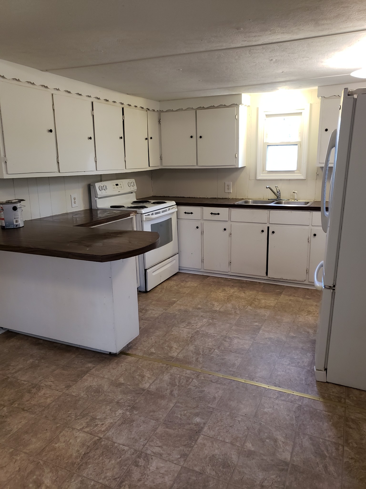 10 Fowler Dr Property Photo 3