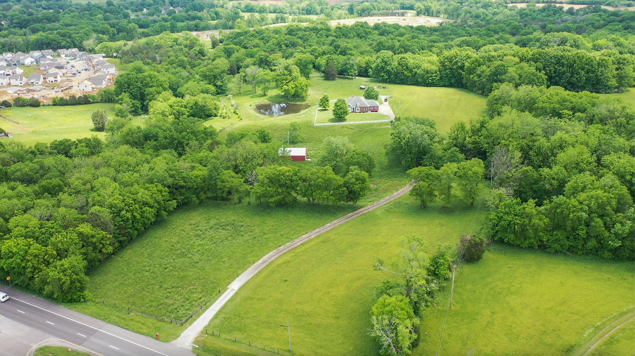 2312 Nashville Hwy Property Photo 3