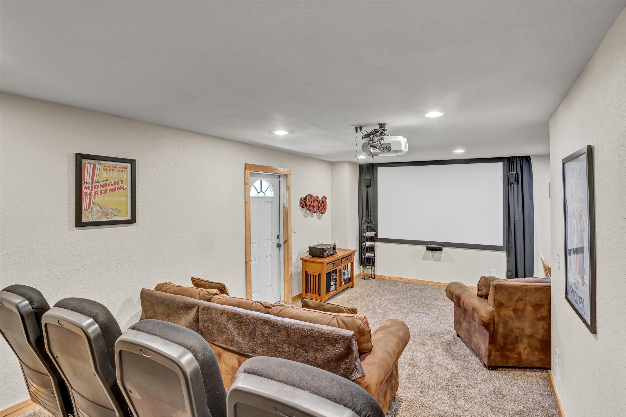 2054 Oakmont Drive Property Photo 32