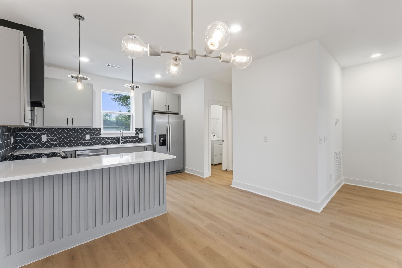 550 Markham Property Photo 3