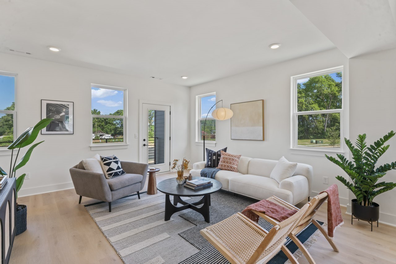 550 Markham Property Photo 4