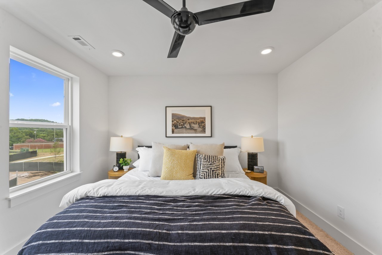 550 Markham Property Photo 7