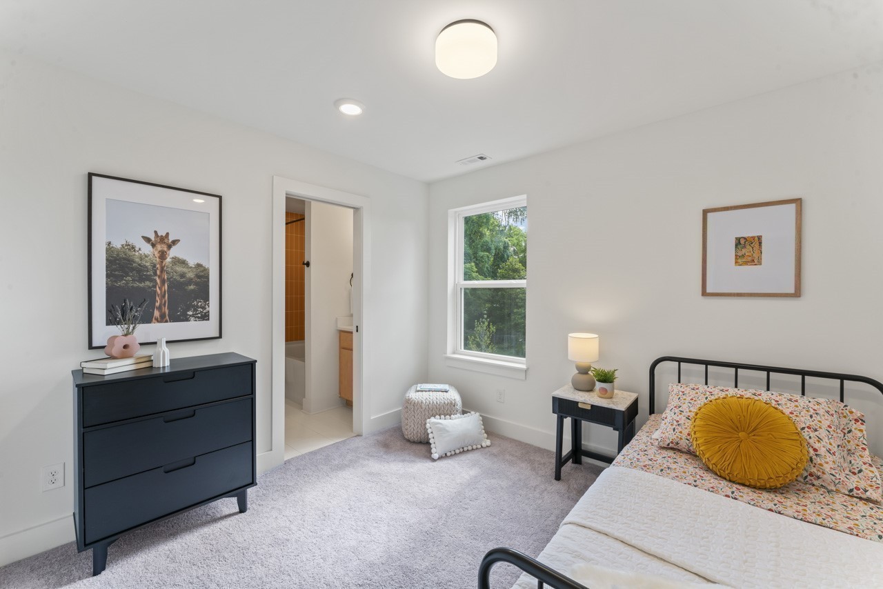 550 Markham Property Photo 10