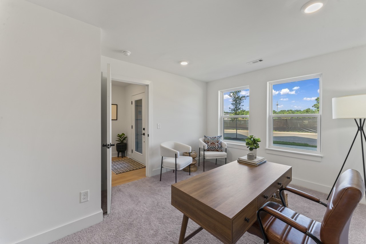 550 Markham Property Photo 11