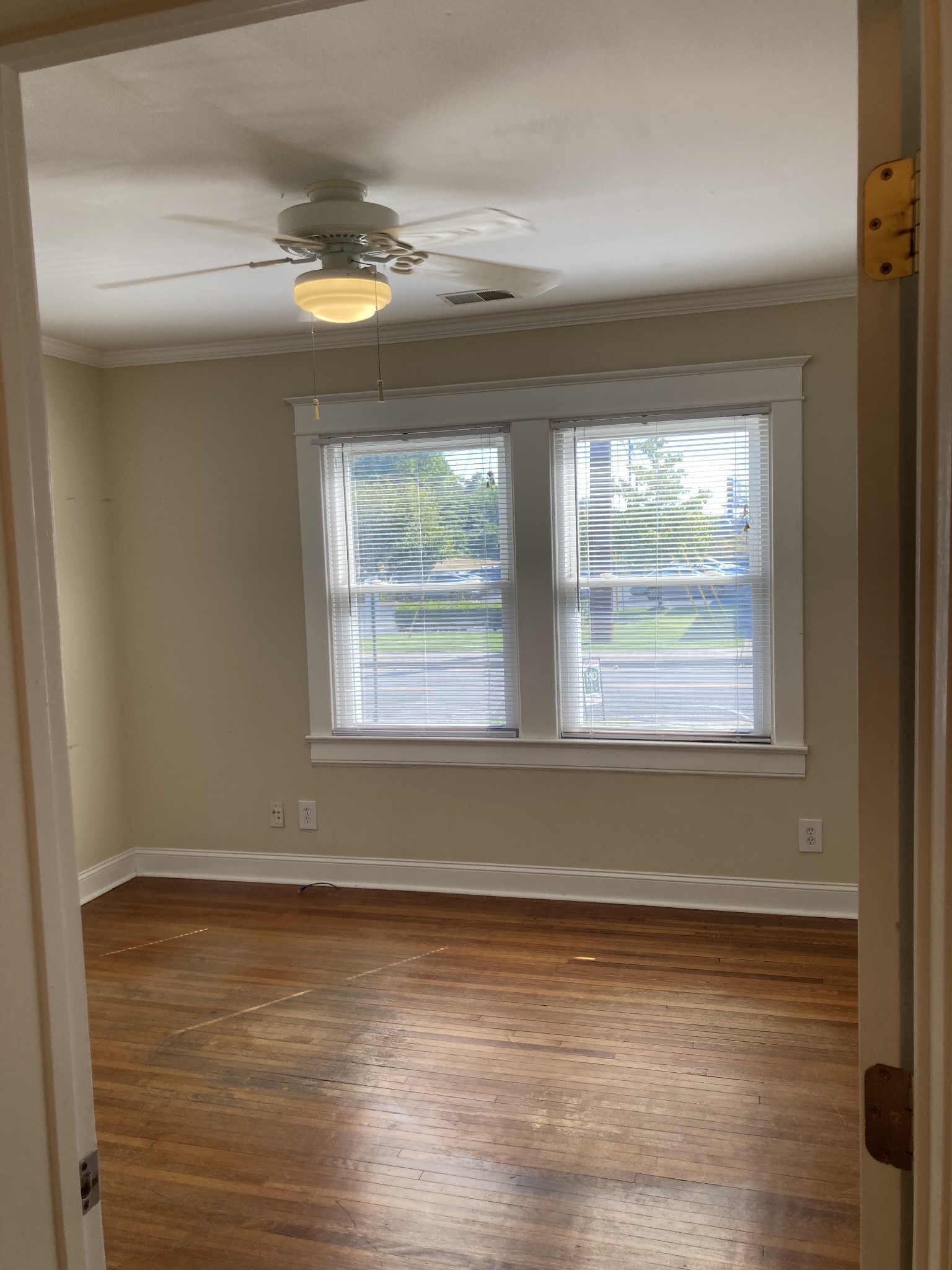 2401 White Ave Property Photo 4