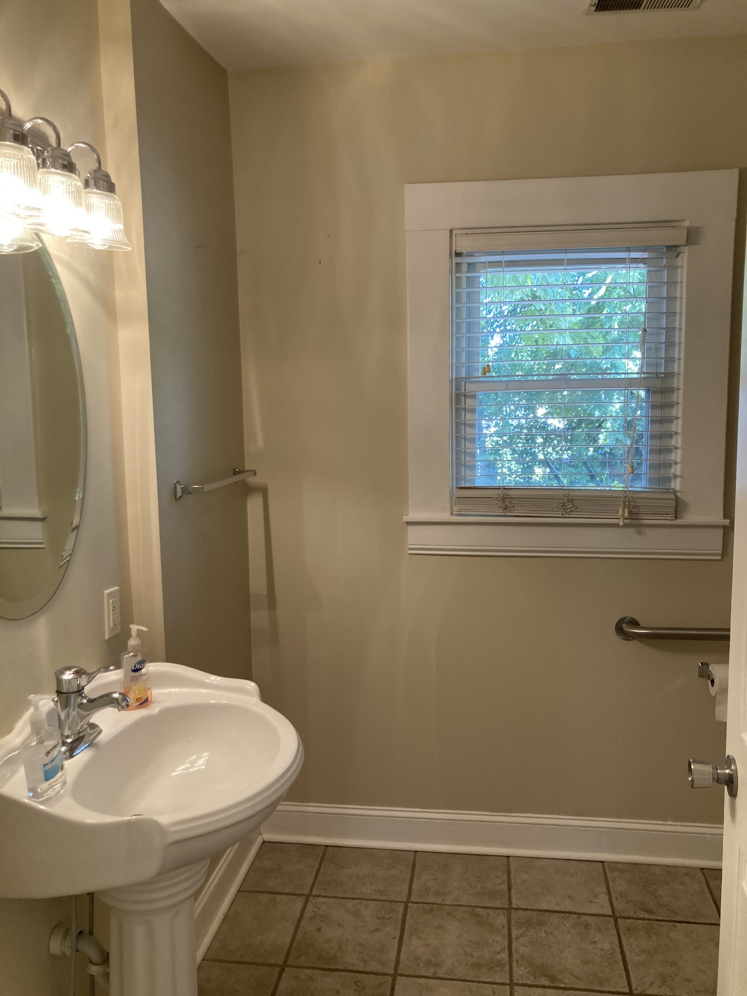 2401 White Ave Property Photo 10