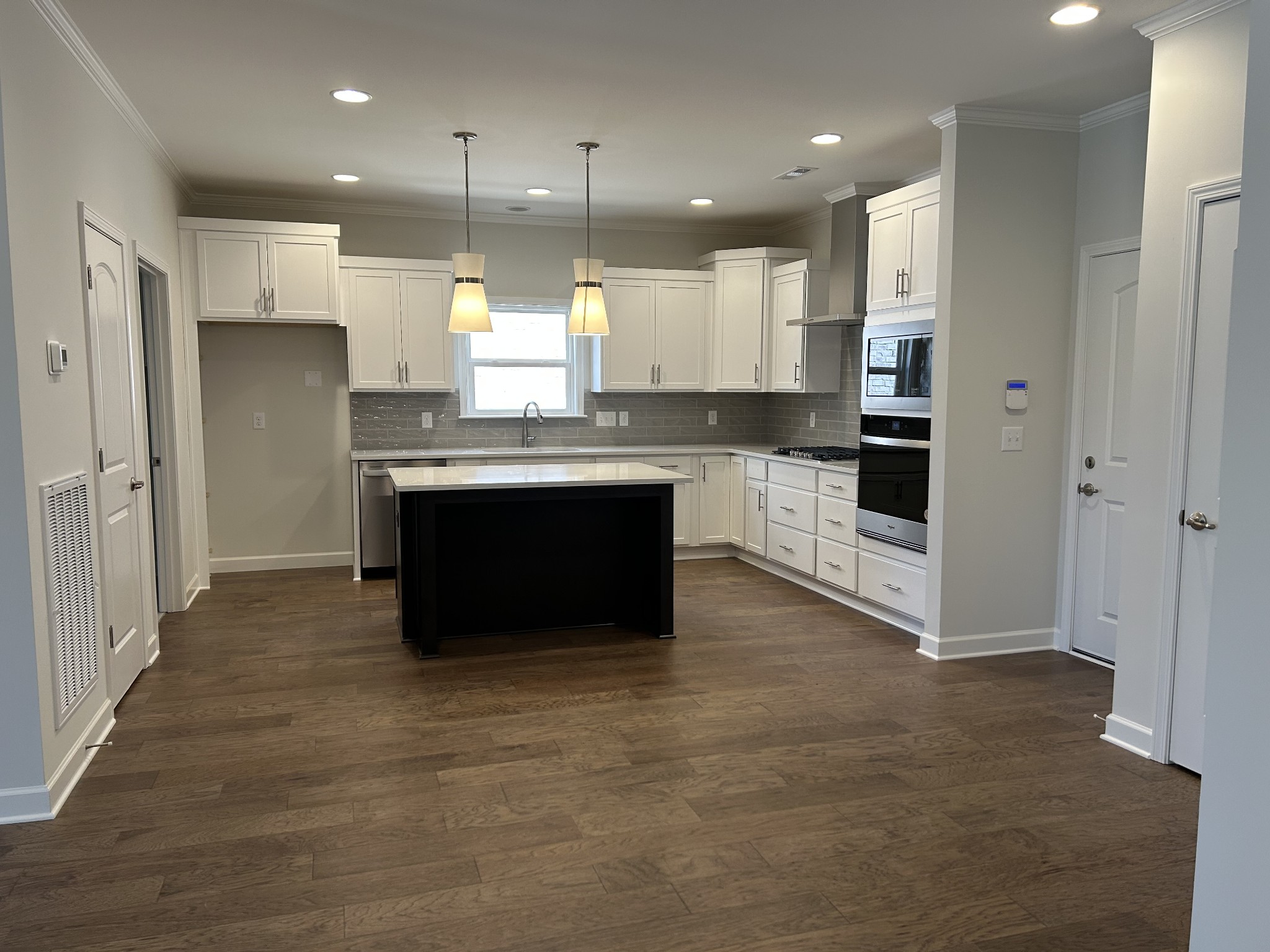 7140 Maddenwood Lane Property Photo 3