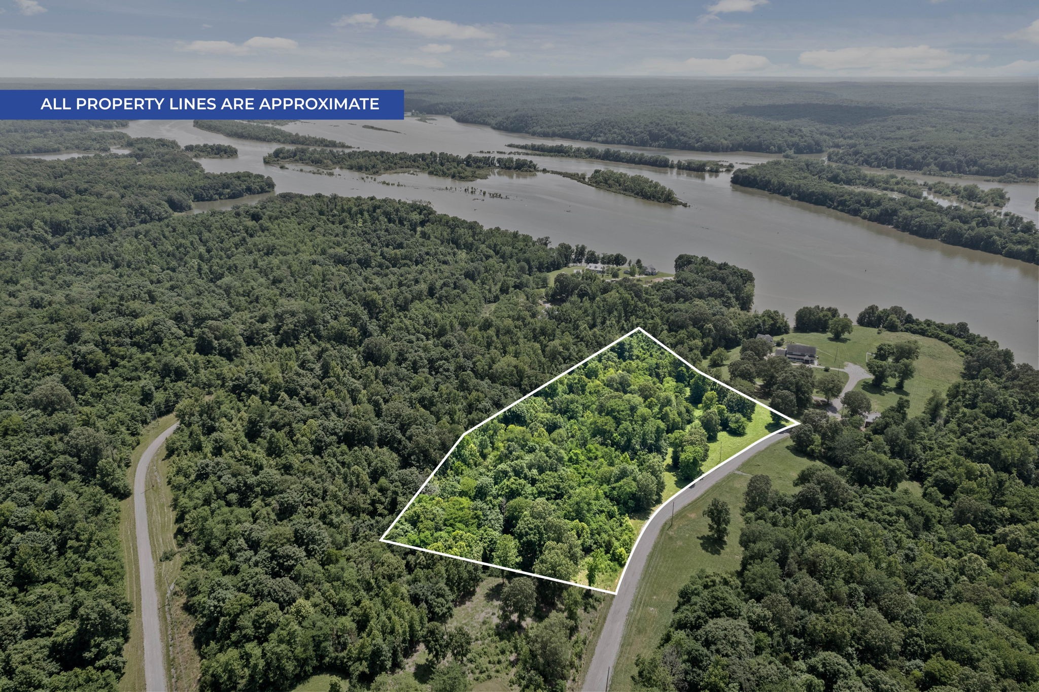 16 Creekmore Lane Property Photo 1