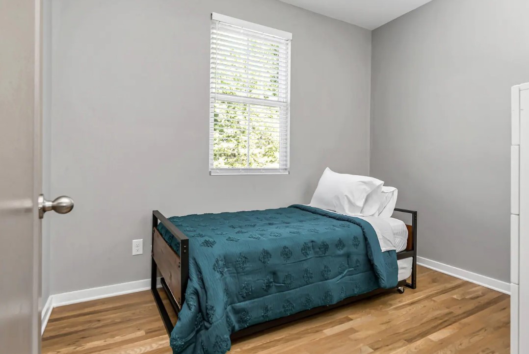 2120 Herman St Property Photo 12