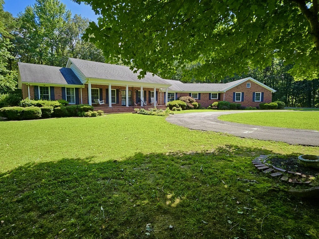 825 Barham Ln Property Photo 1