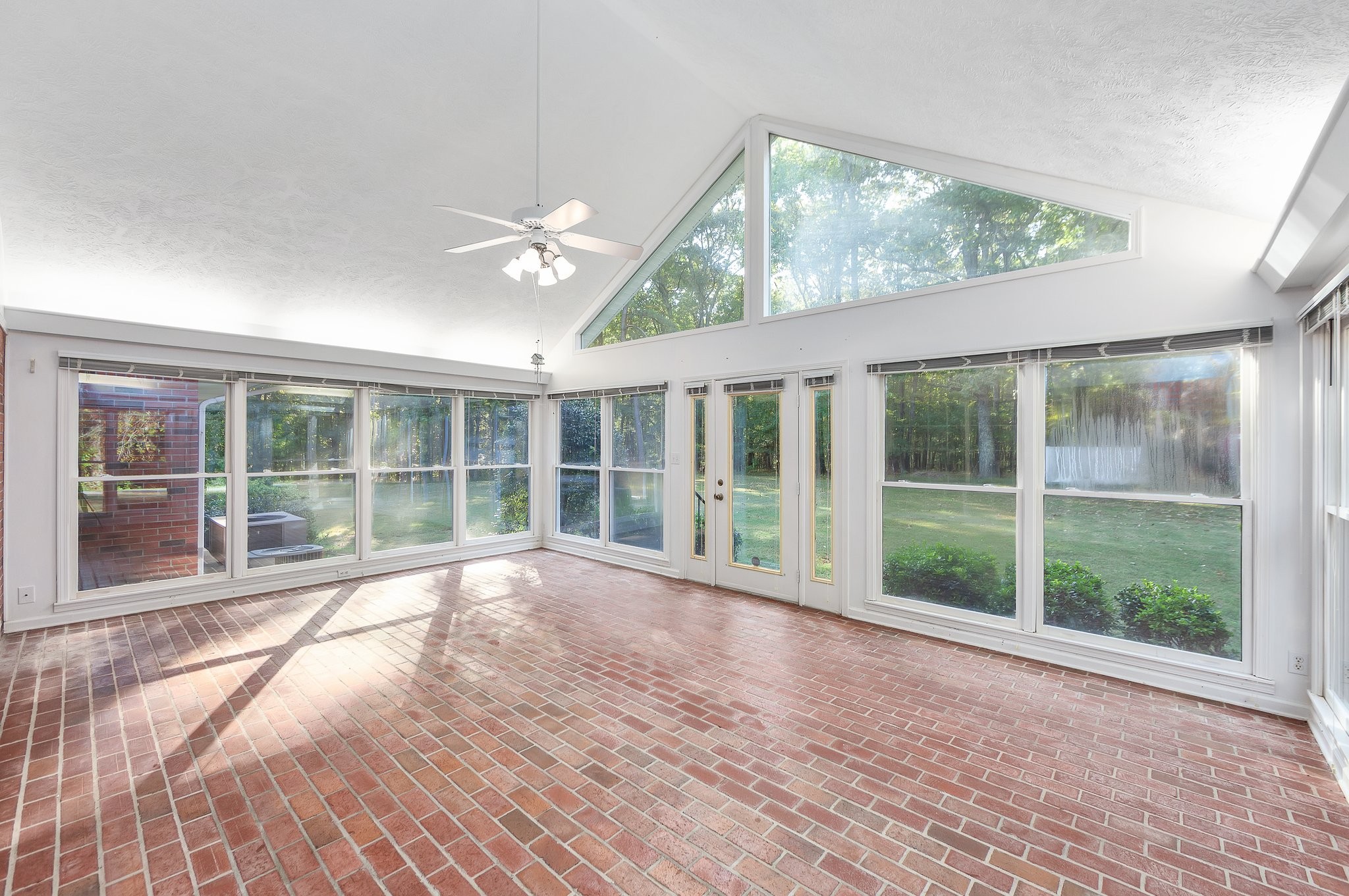 825 Barham Ln Property Photo 28