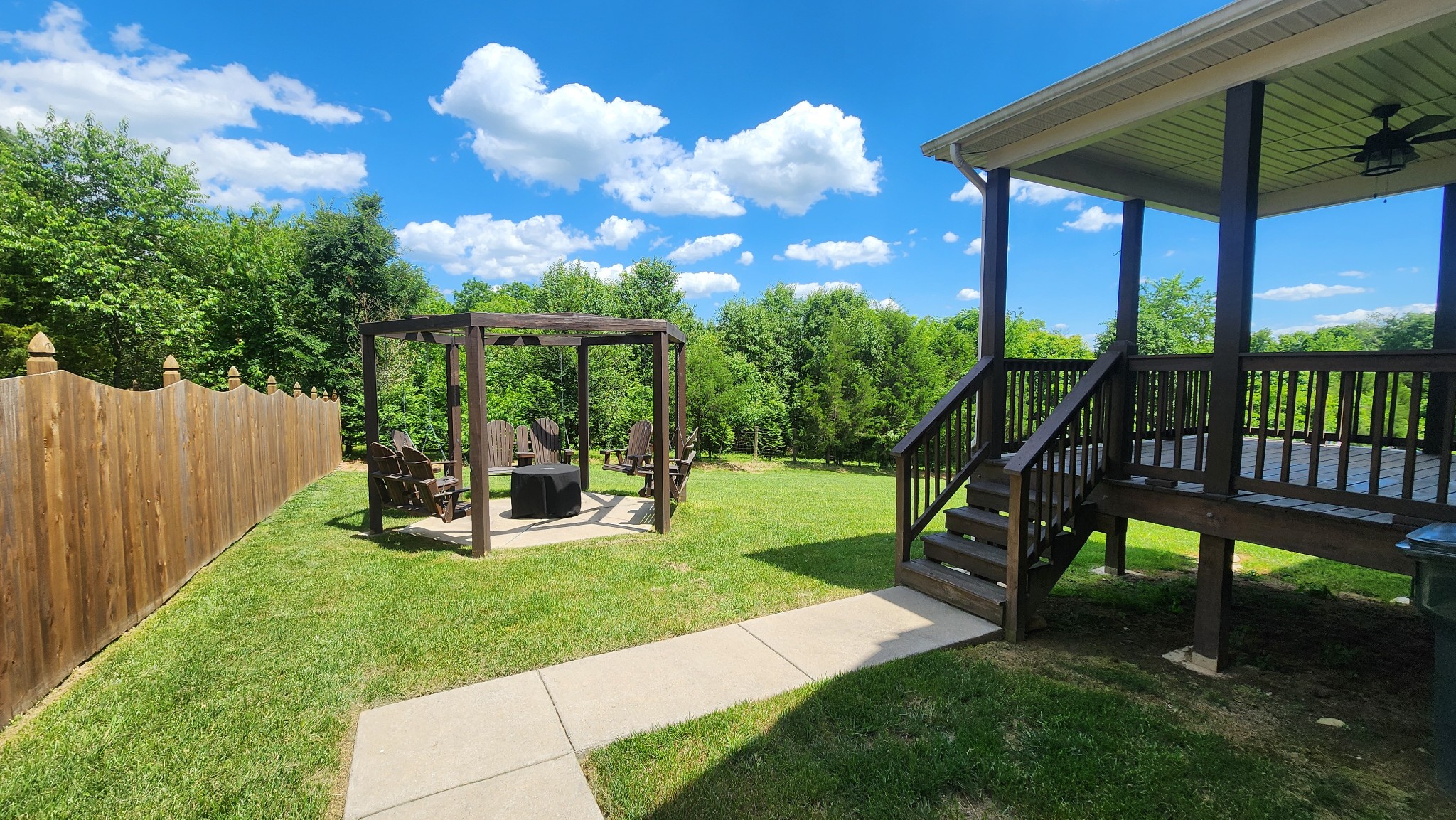 424 Everlee Ln Property Photo 2