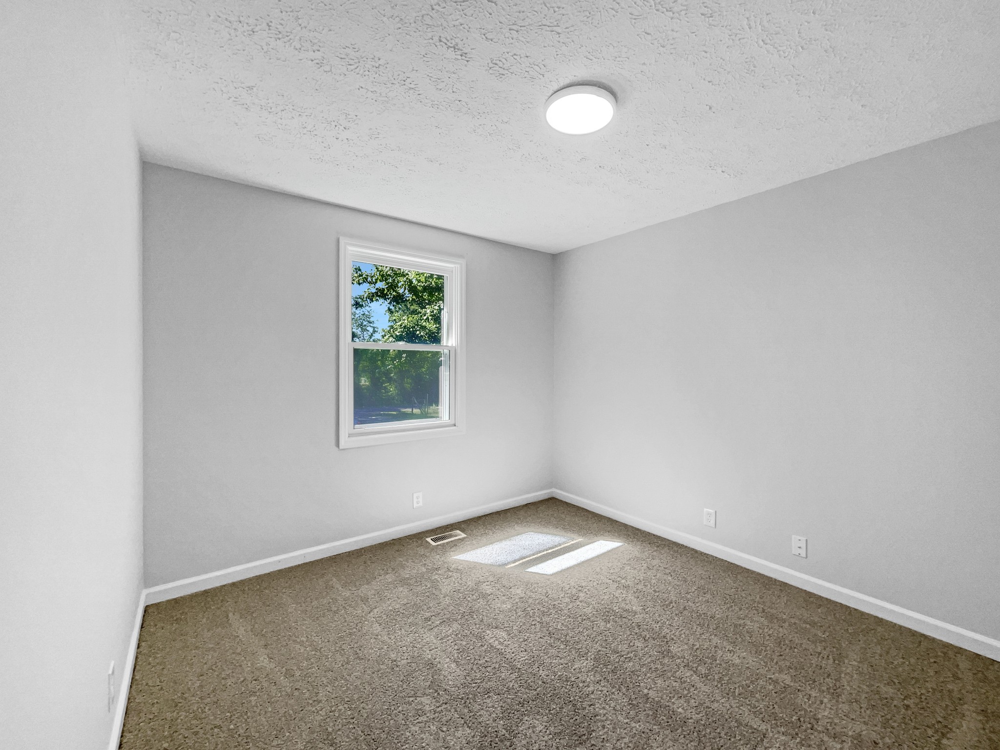 1140 Pleasant Valley Rd Property Photo 3