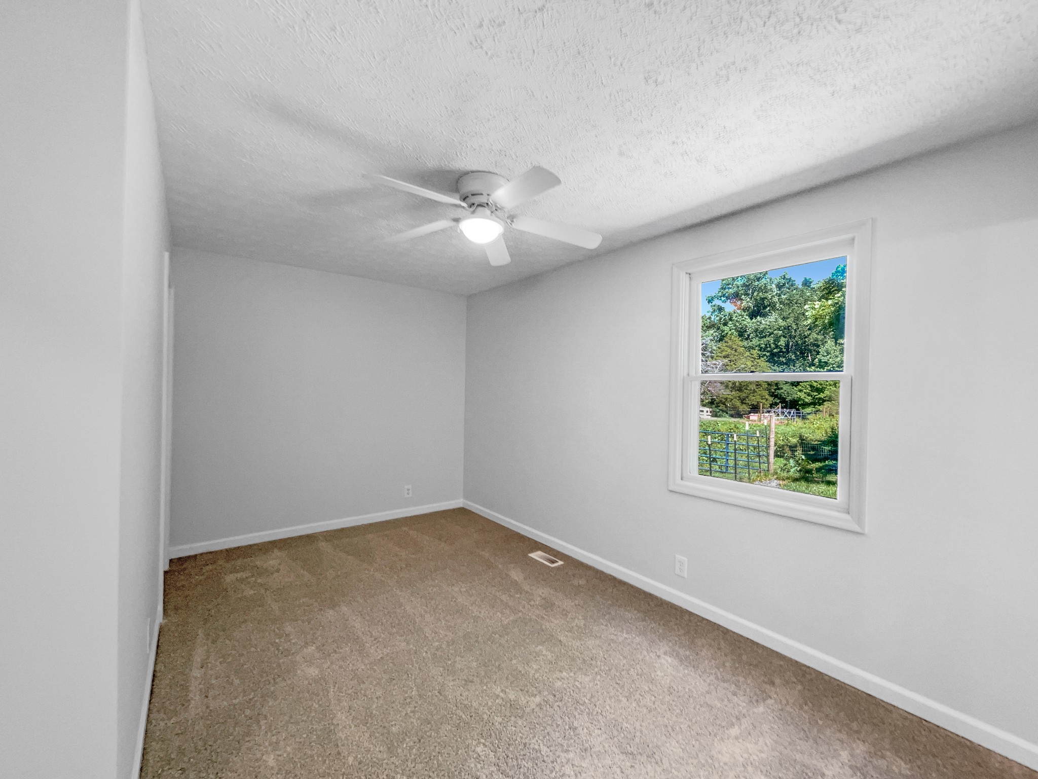 1140 Pleasant Valley Rd Property Photo 10