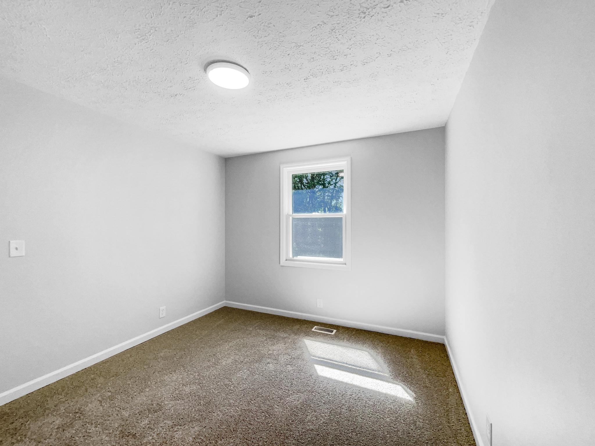 1140 Pleasant Valley Rd Property Photo 12