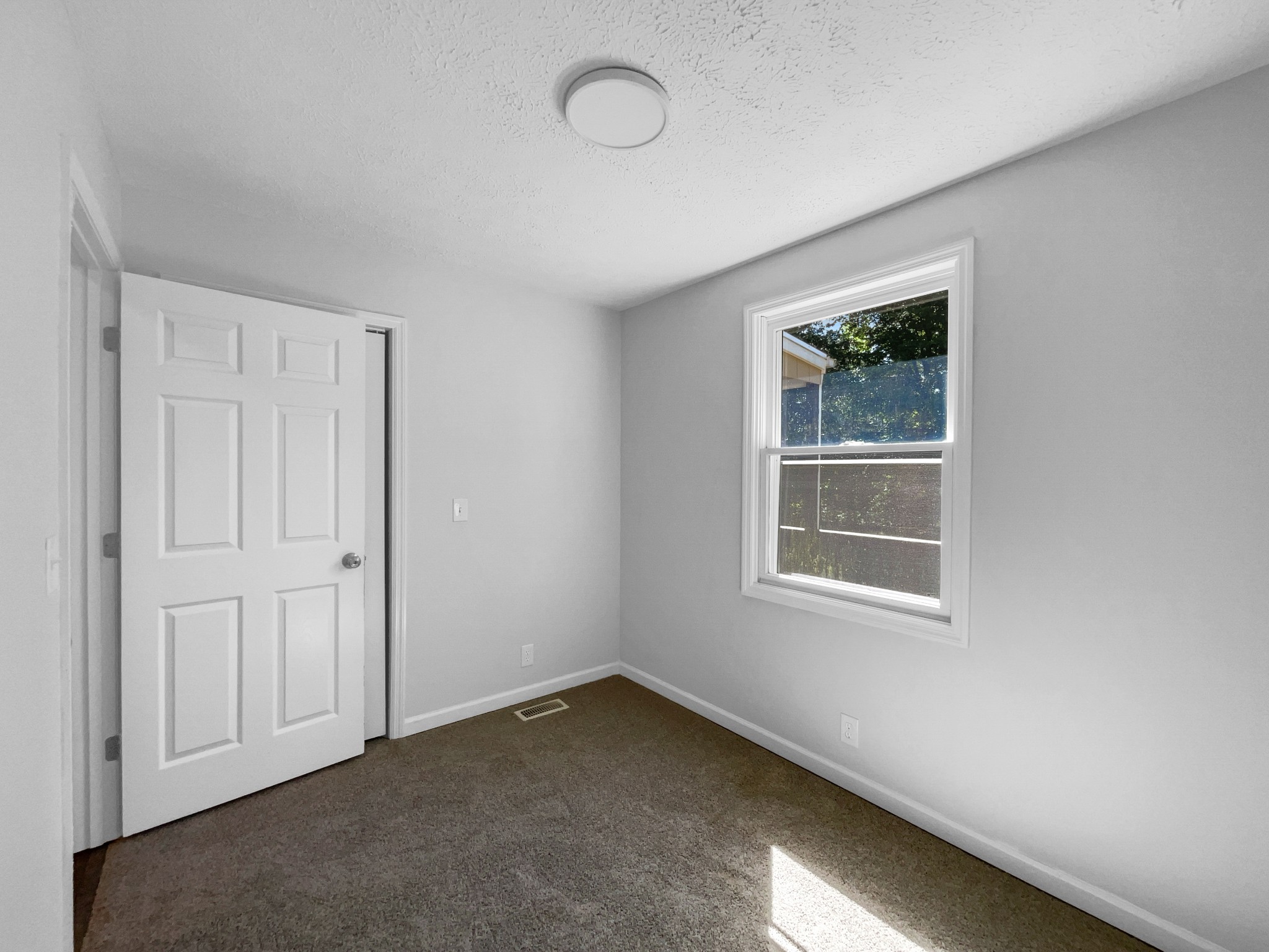1140 Pleasant Valley Rd Property Photo 14