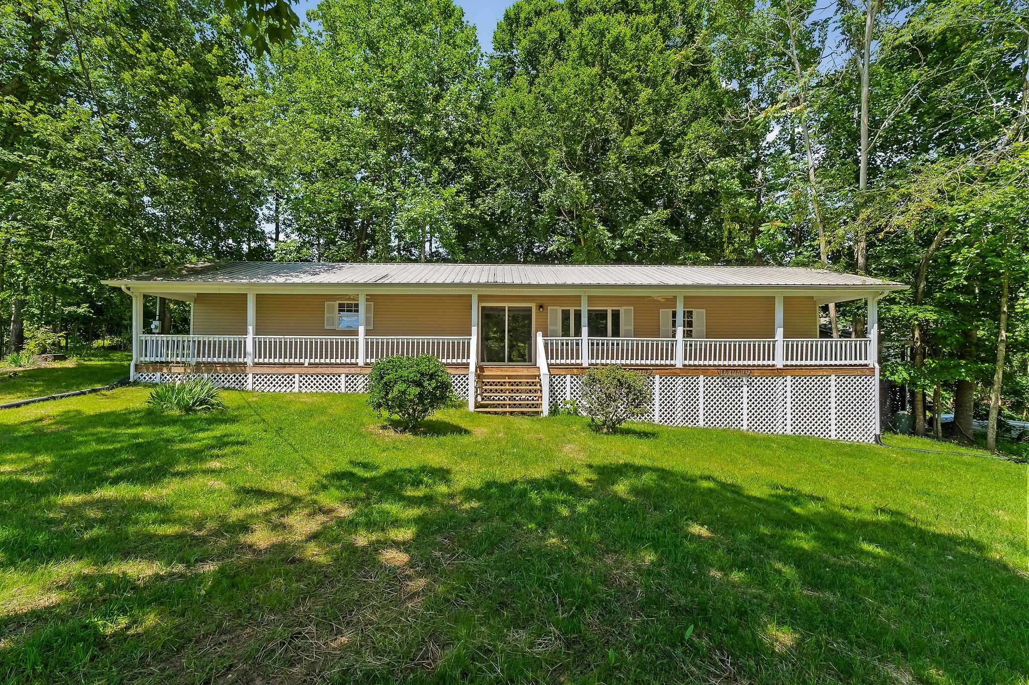 1007 Eastridge Dr Property Photo 1