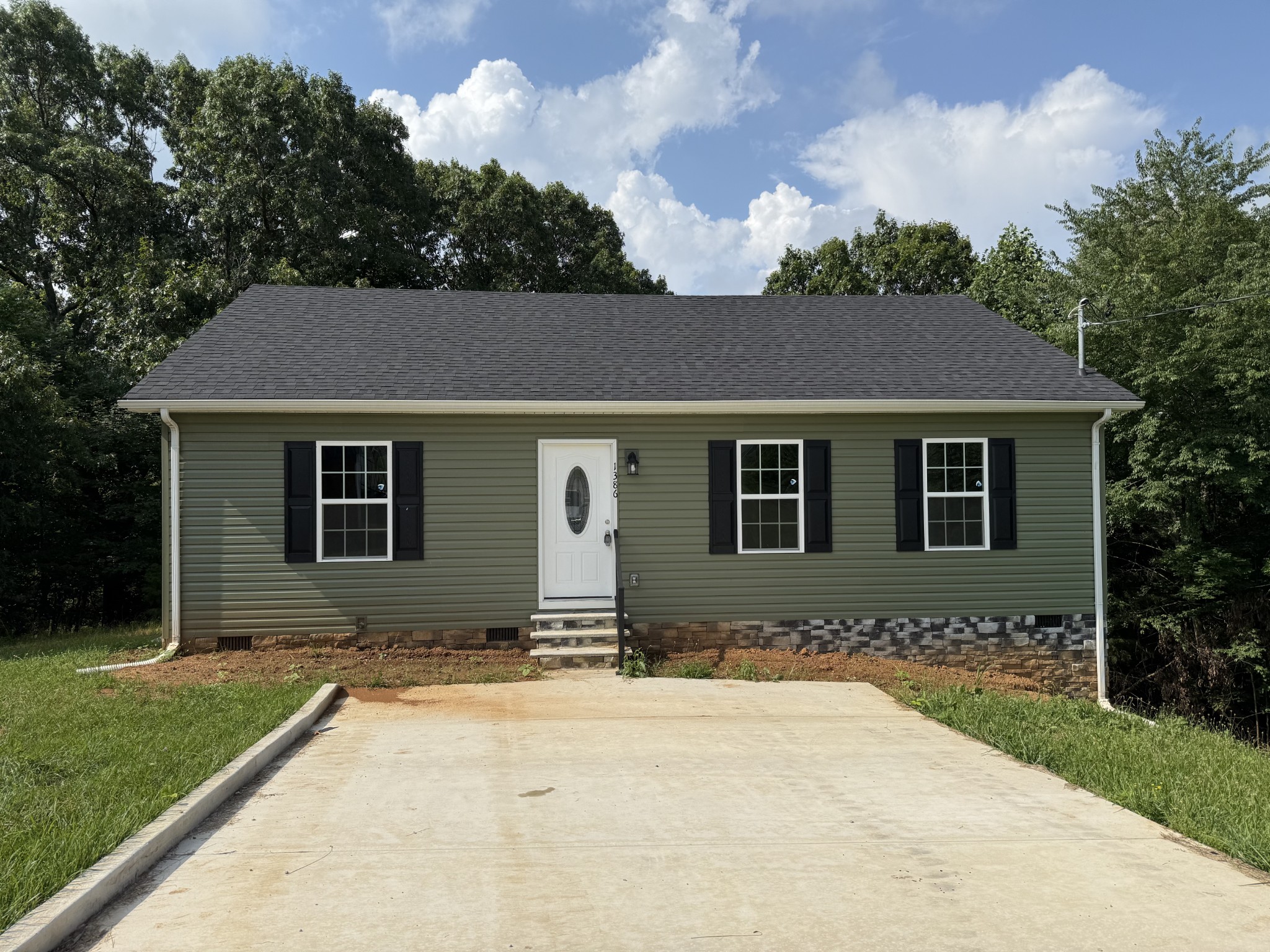 1386 Tanyard Hill Rd Property Photo 1