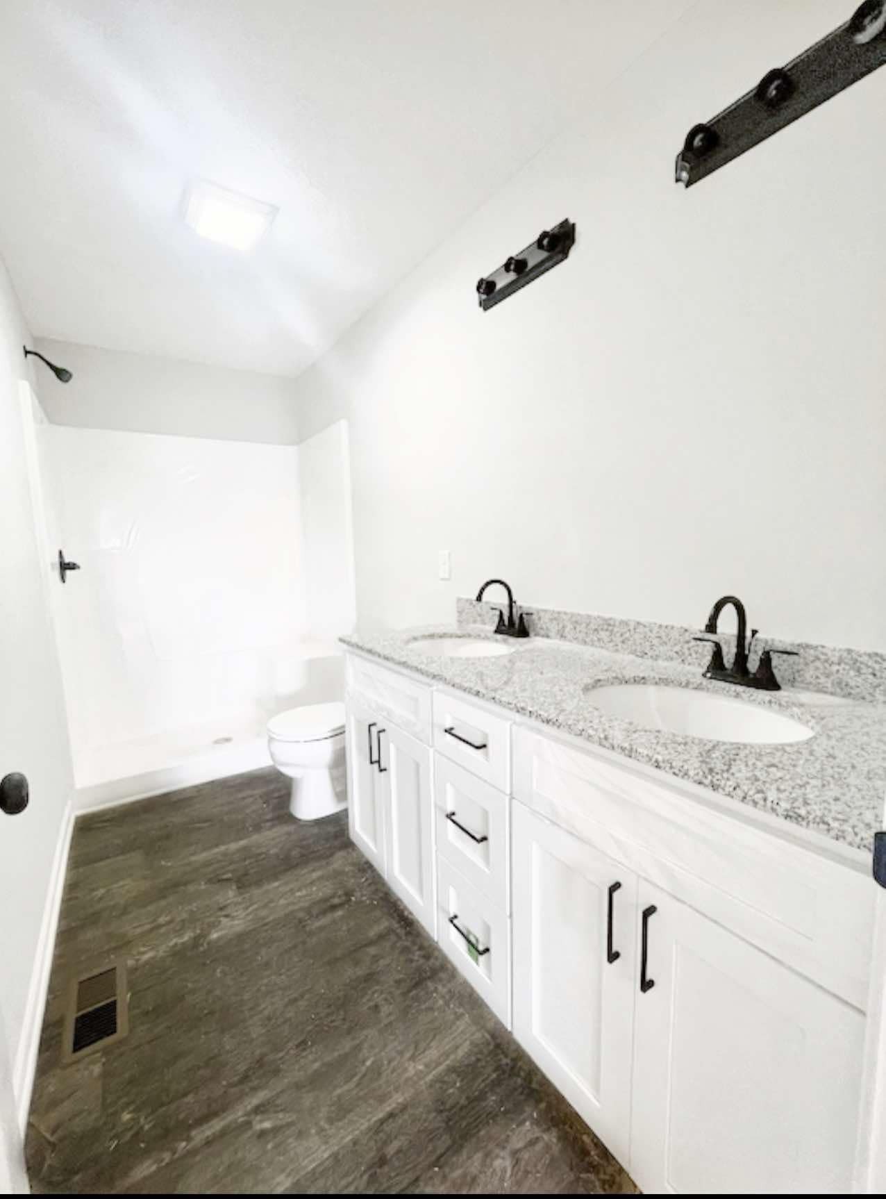 1514 Ellie Claire Way Property Photo 11