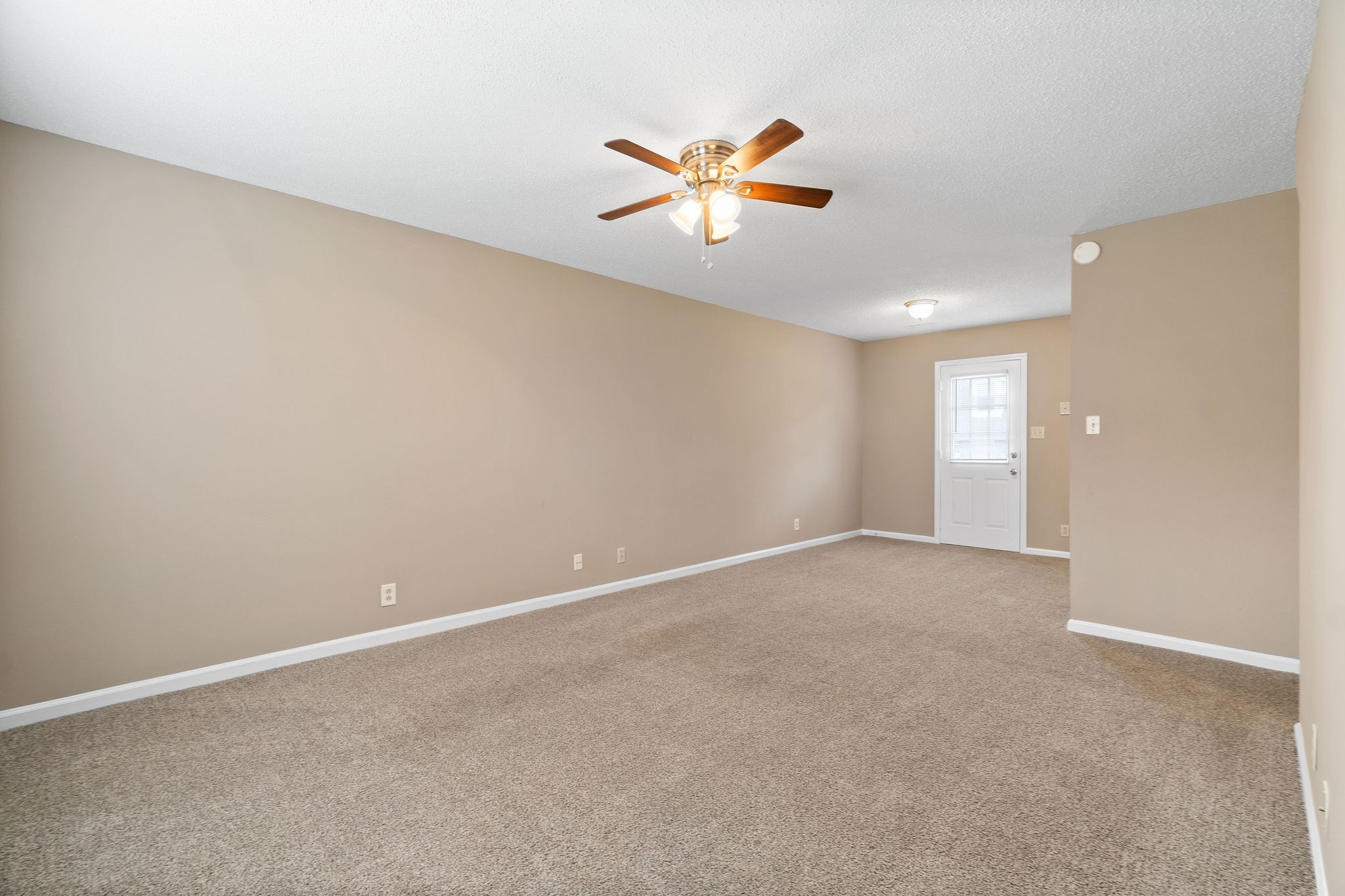 179 Harrier Ct Property Photo 5