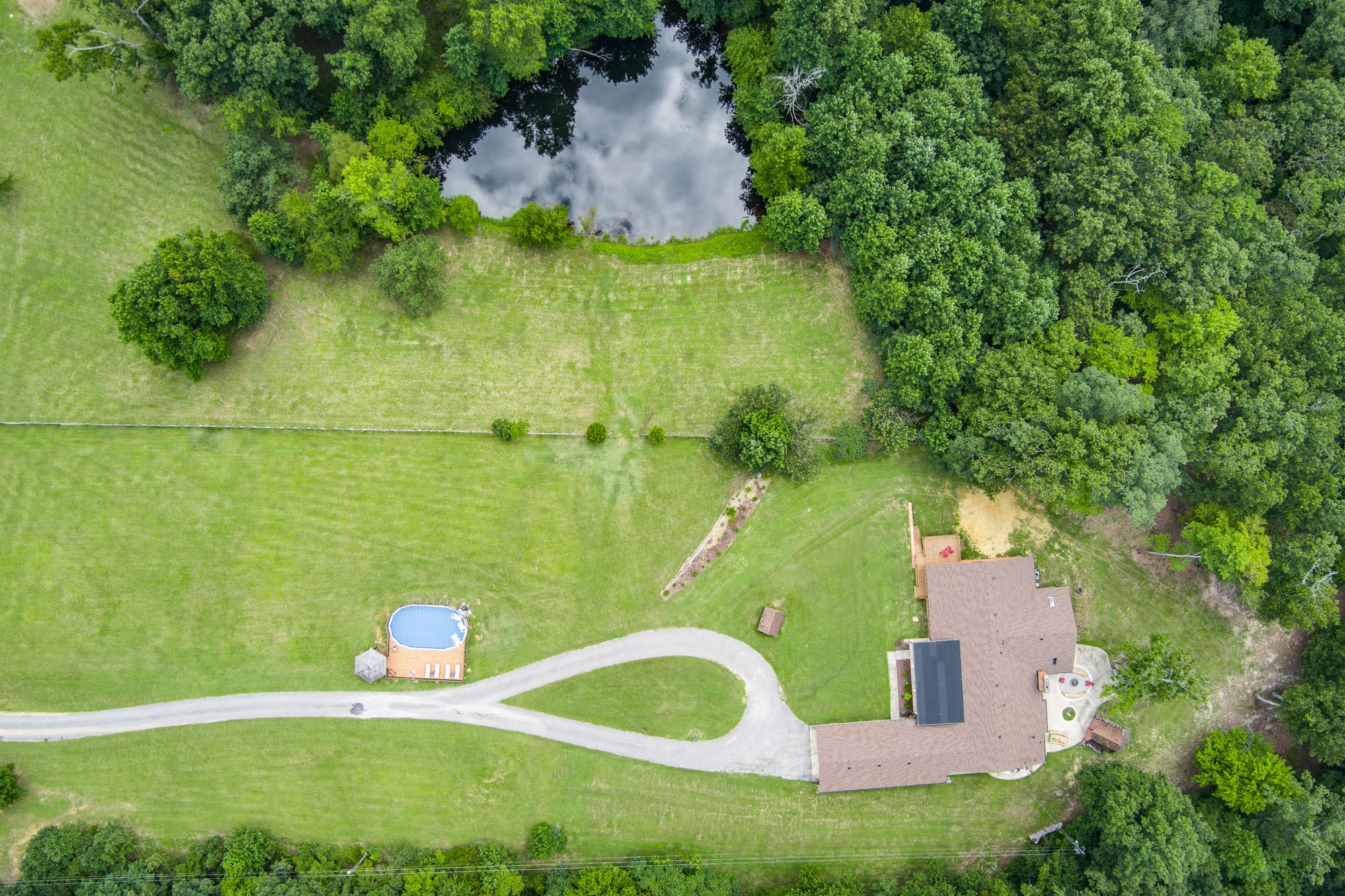 6045 Green Rd Property Photo 4