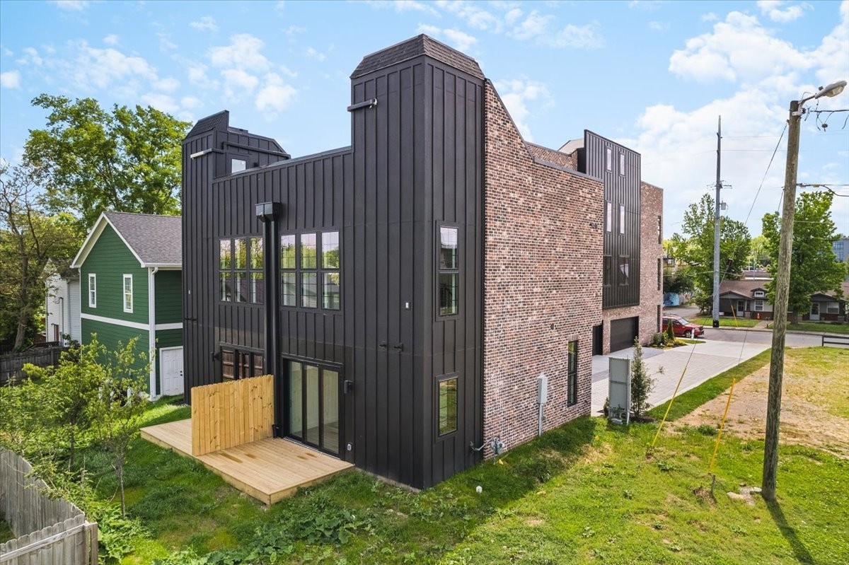 827 Ramsey St Property Photo 2