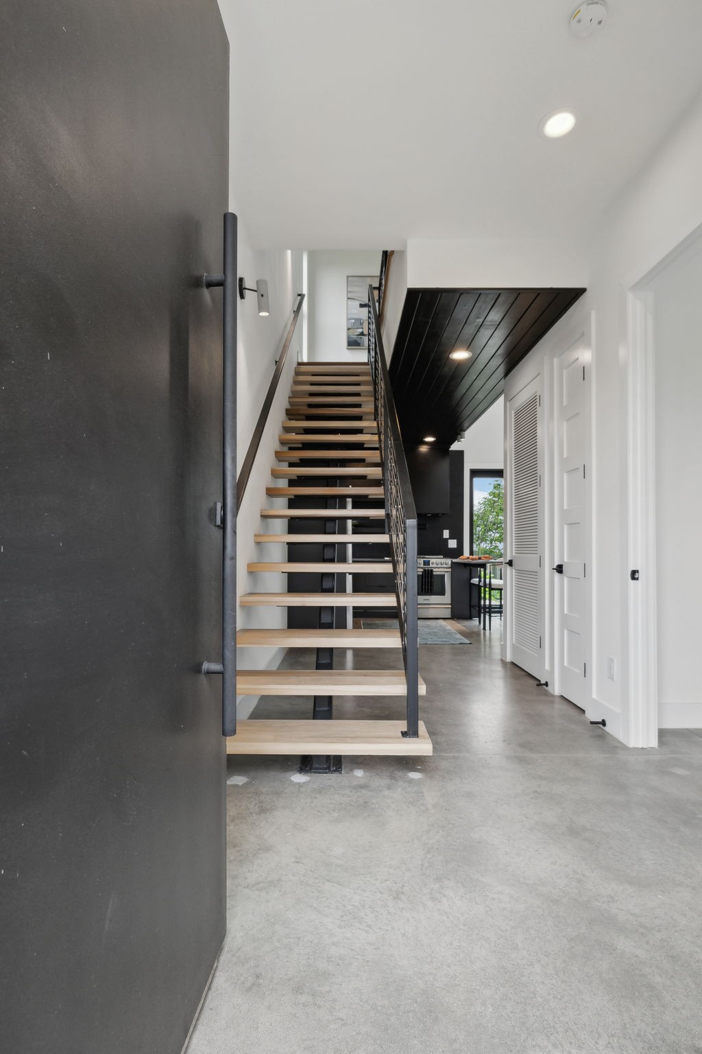 827 Ramsey St Property Photo 3