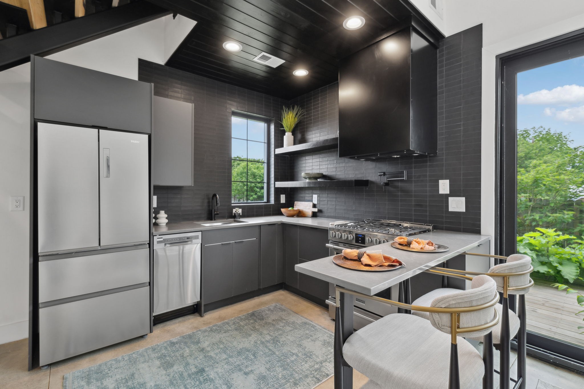 827 Ramsey St Property Photo 9