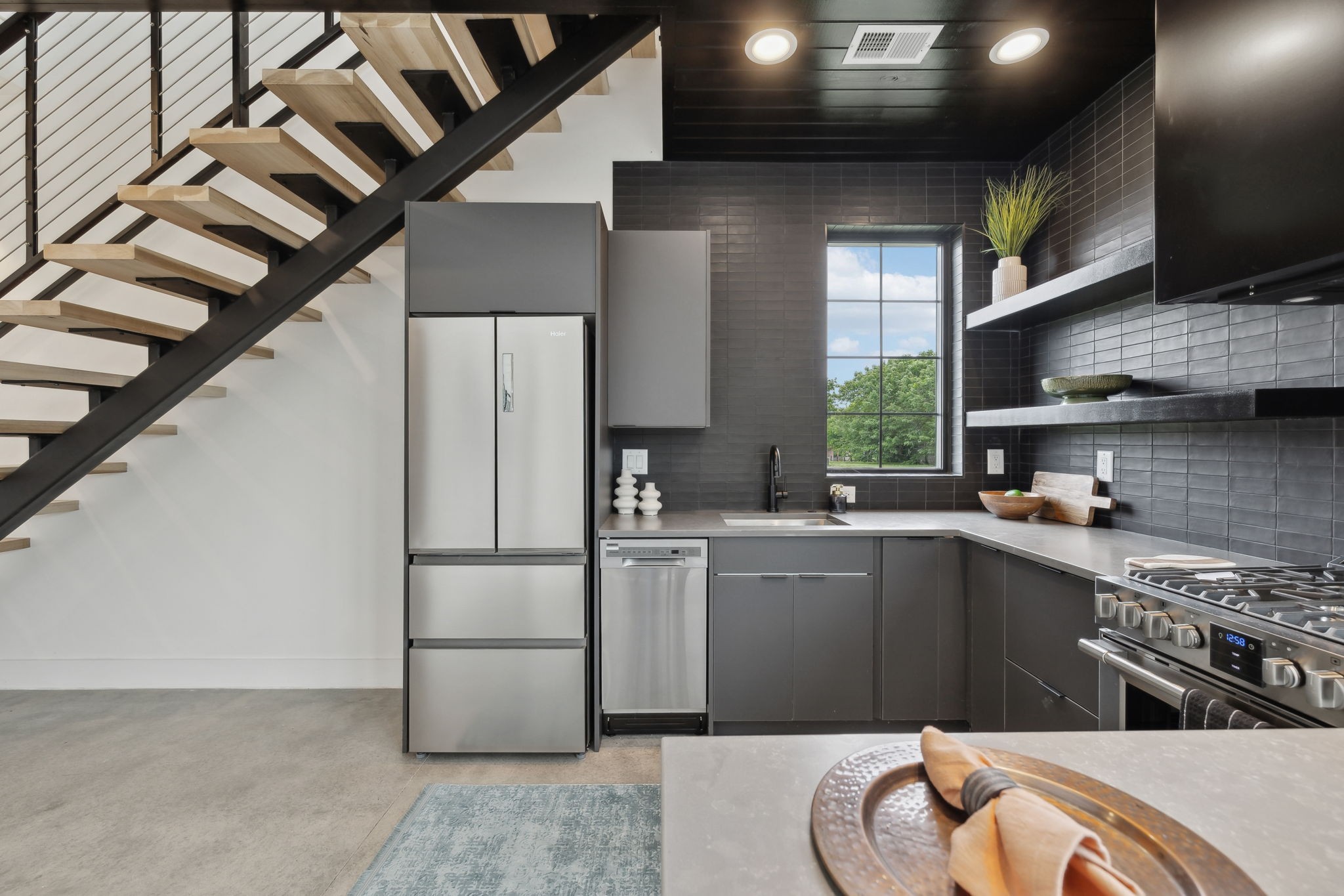 827 Ramsey St Property Photo 10