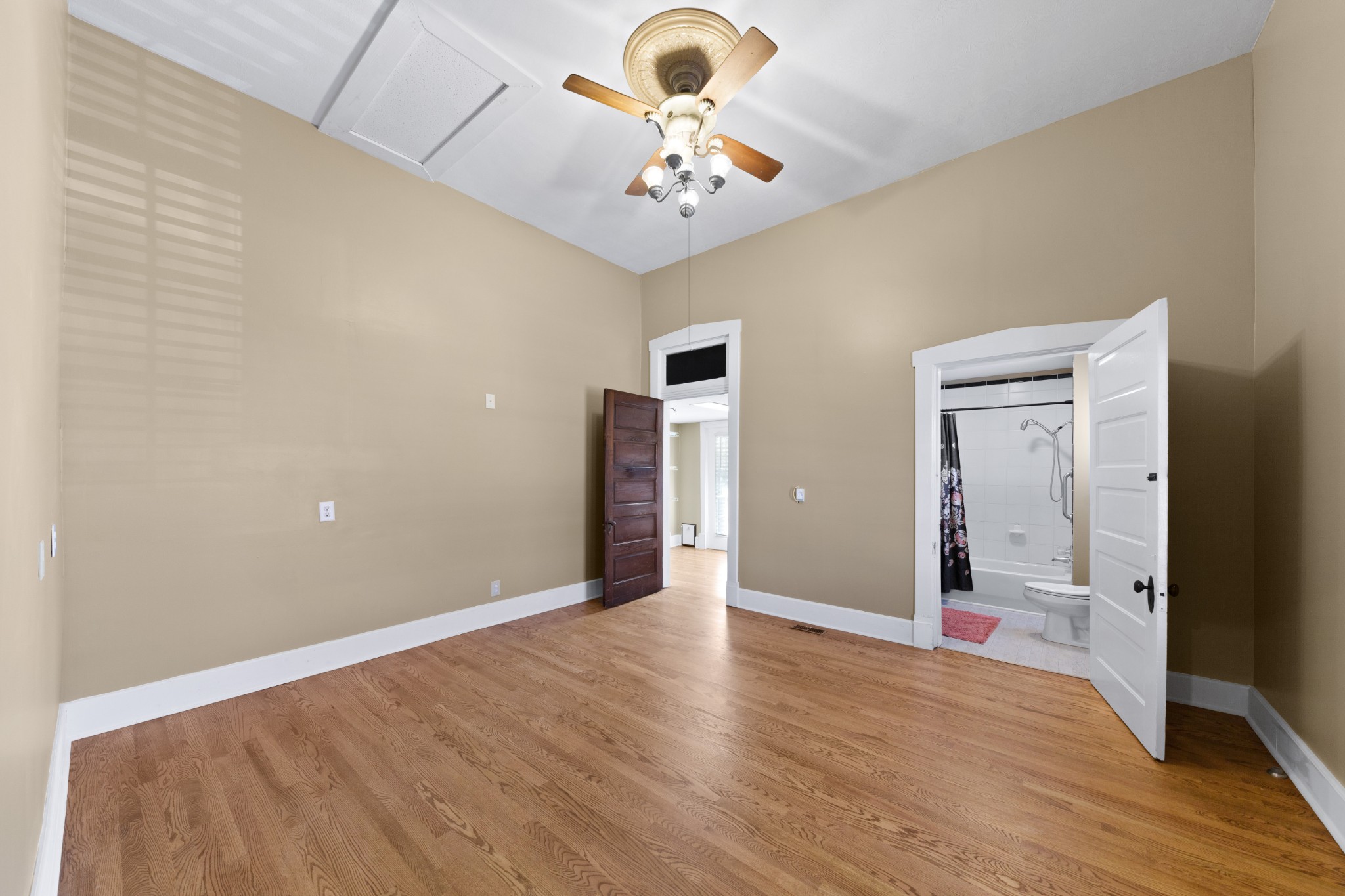 308 N Main St Property Photo 11