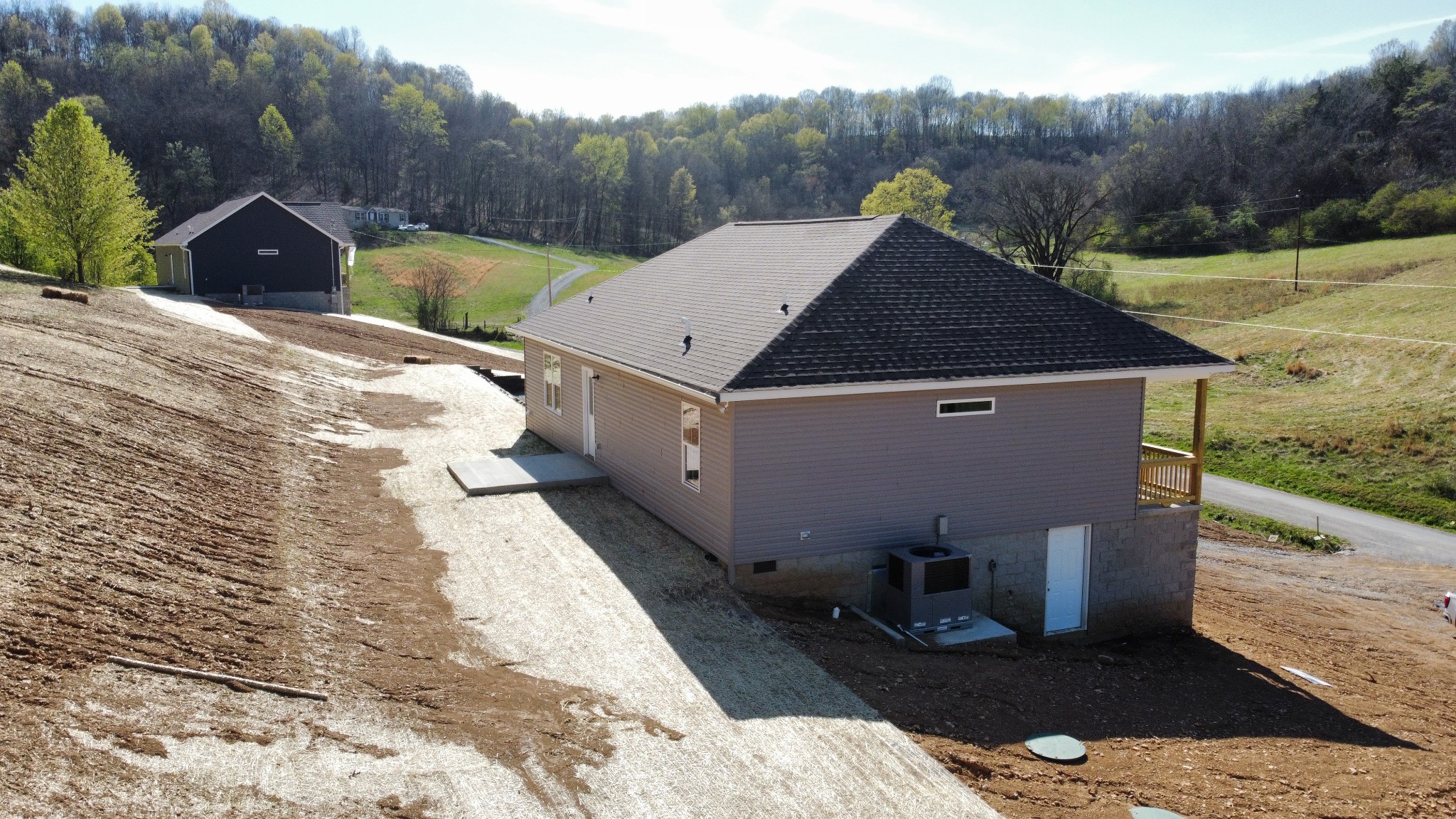 2075 Collier Road Property Photo 4