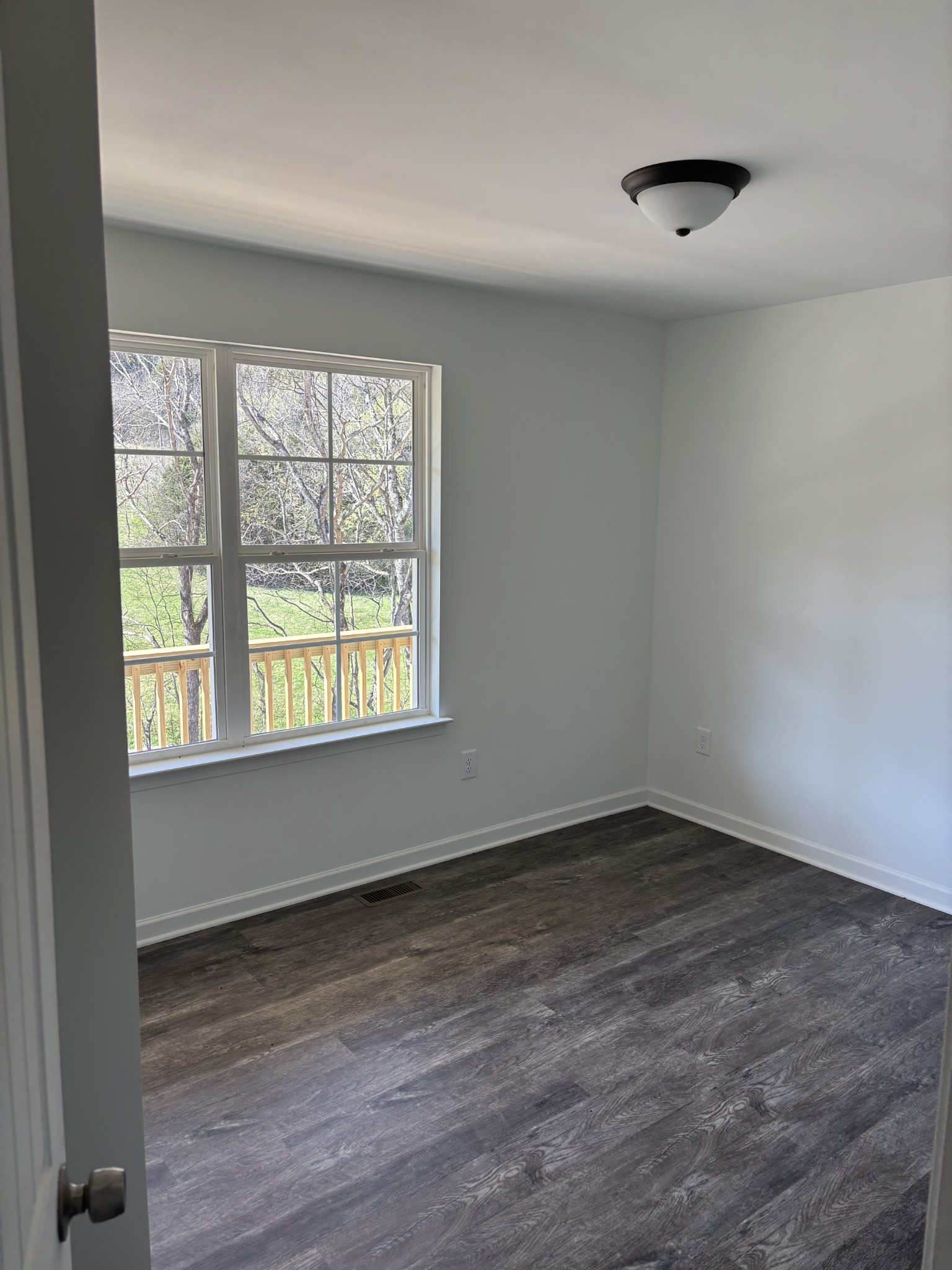 2075 Collier Road Property Photo 7