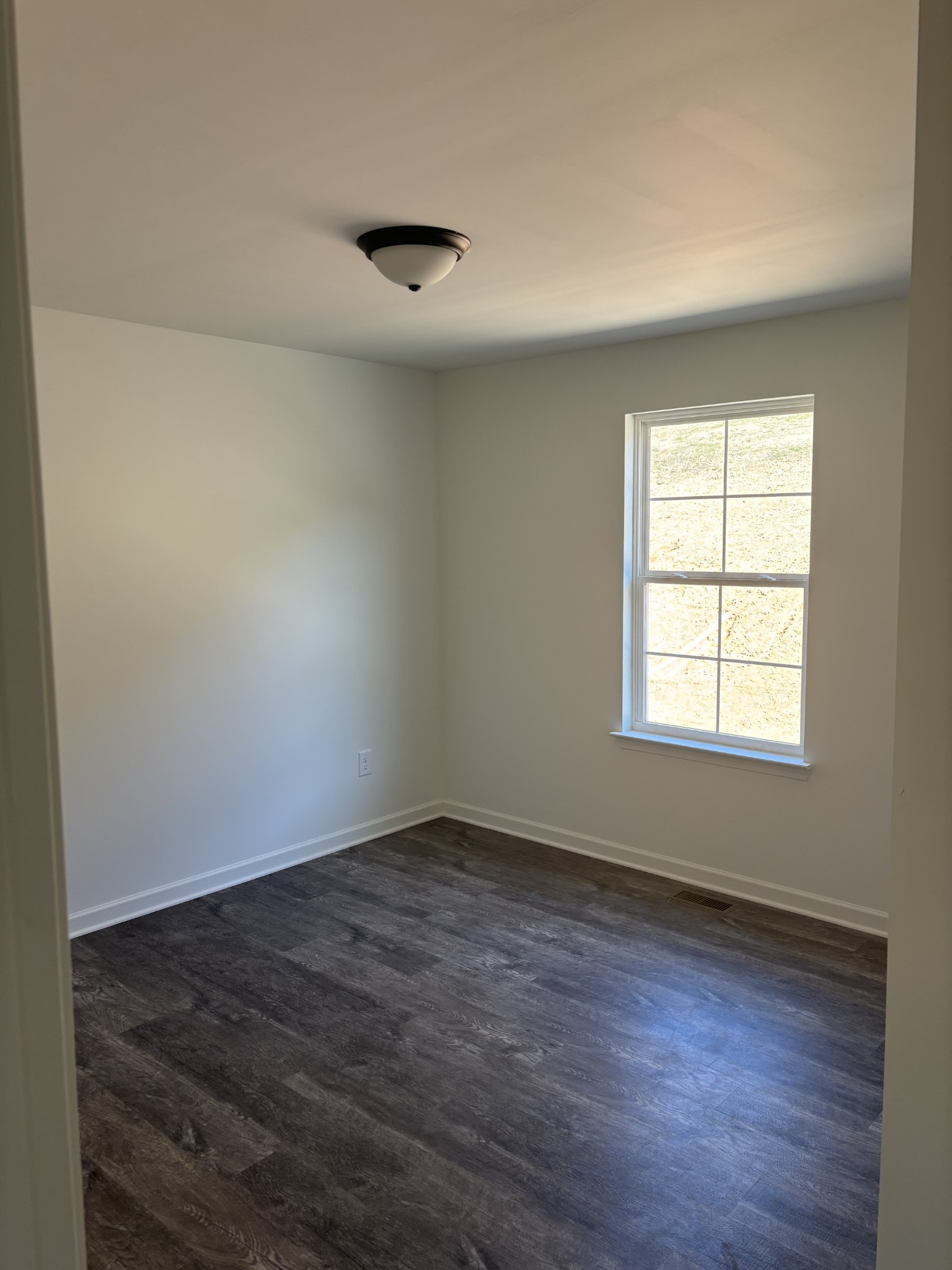 2075 Collier Road Property Photo 9