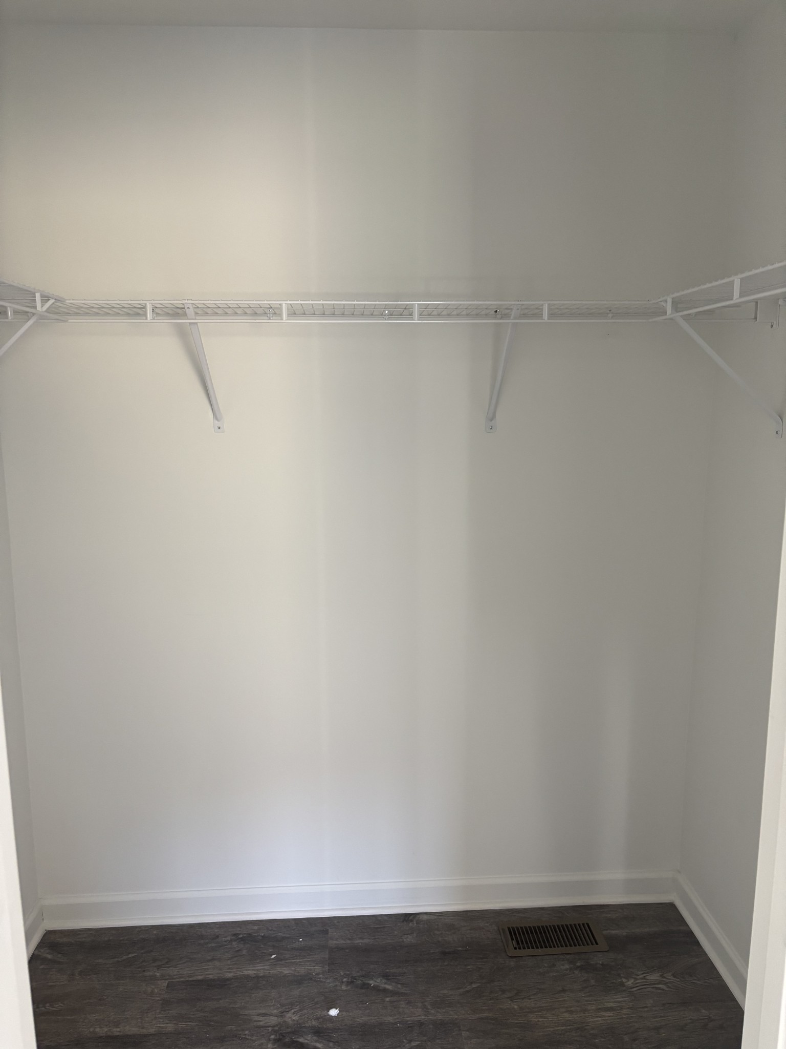 2075 Collier Road Property Photo 11