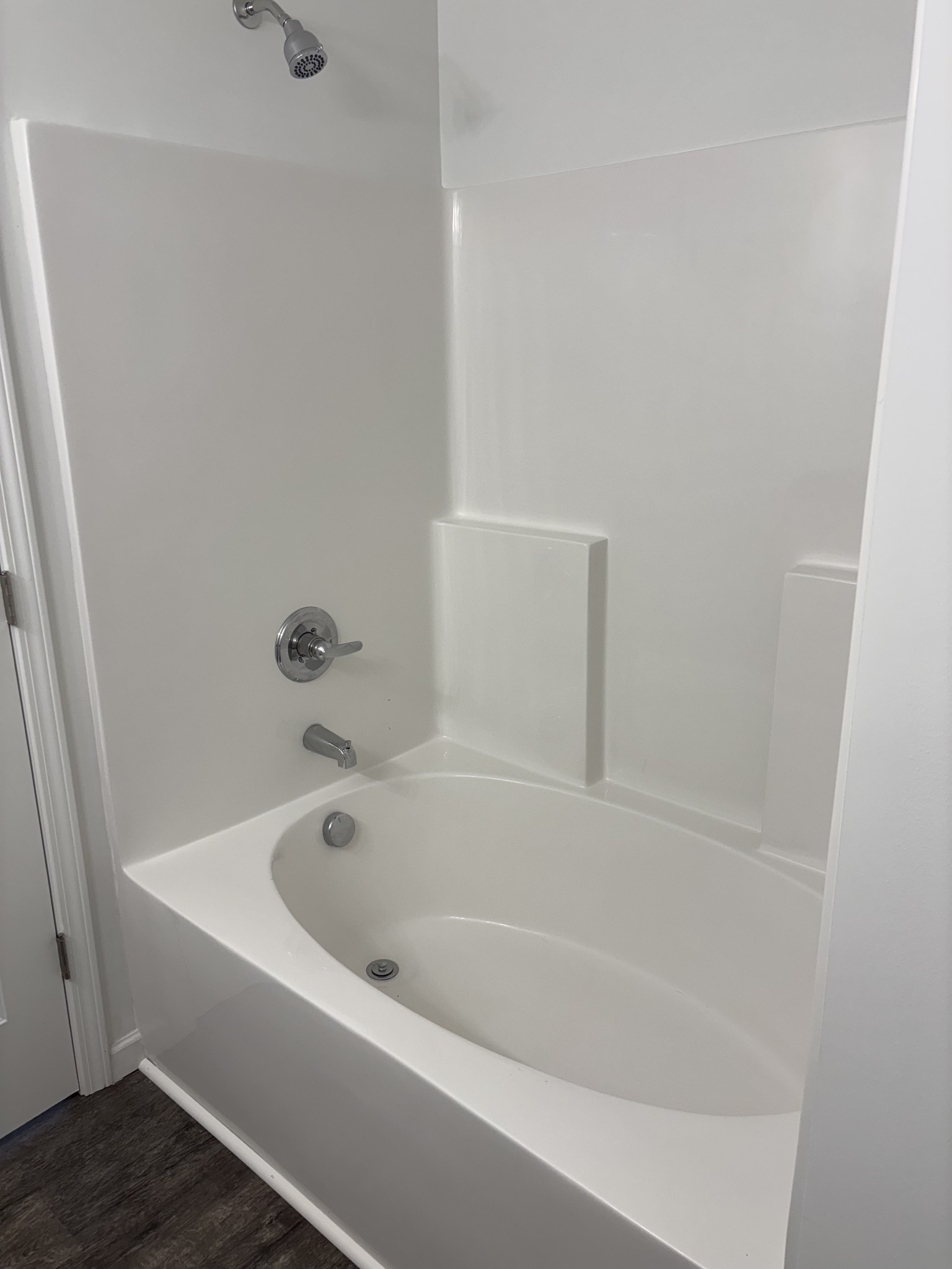 2075 Collier Road Property Photo 13
