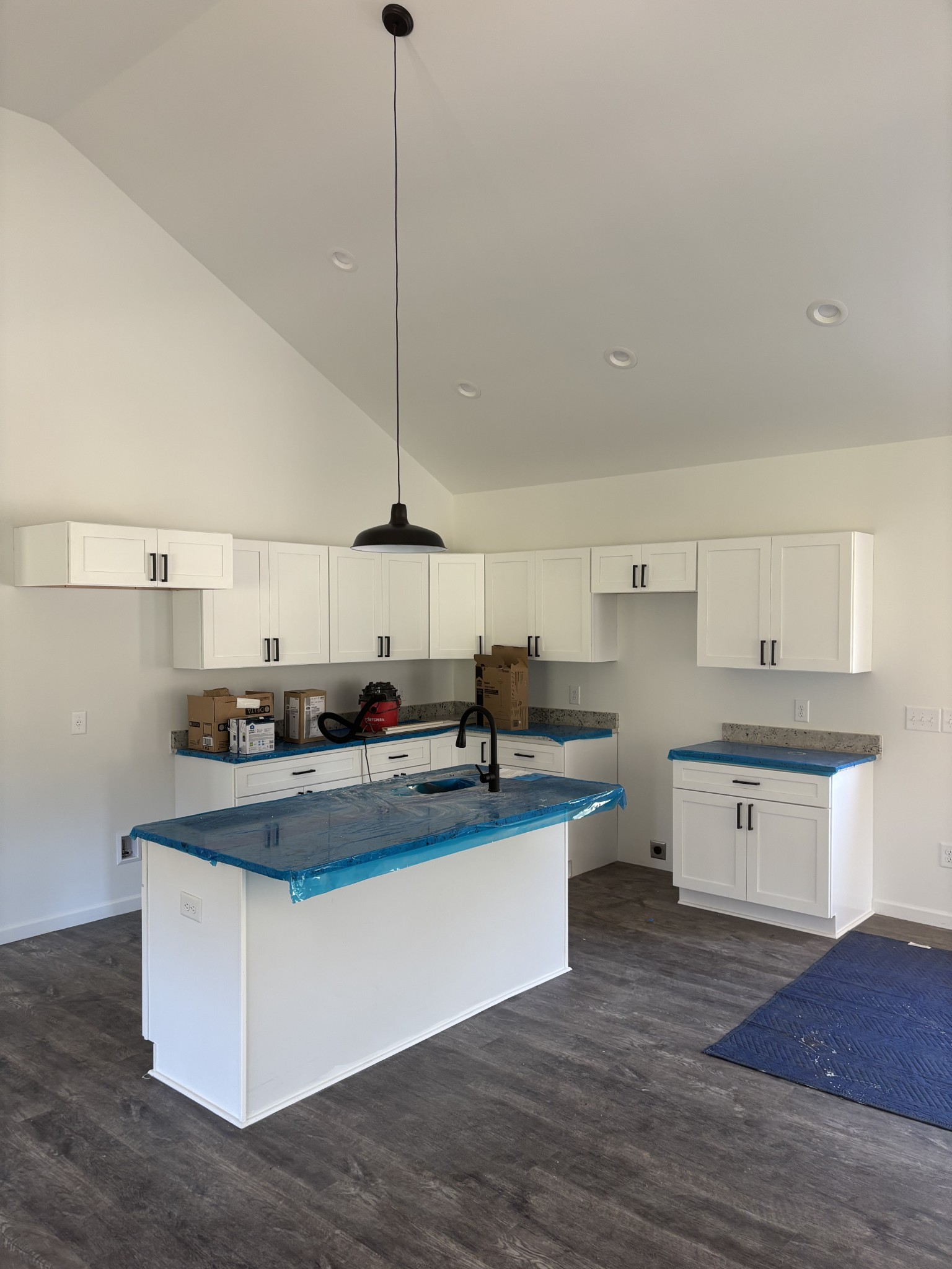 2075 Collier Road Property Photo 14