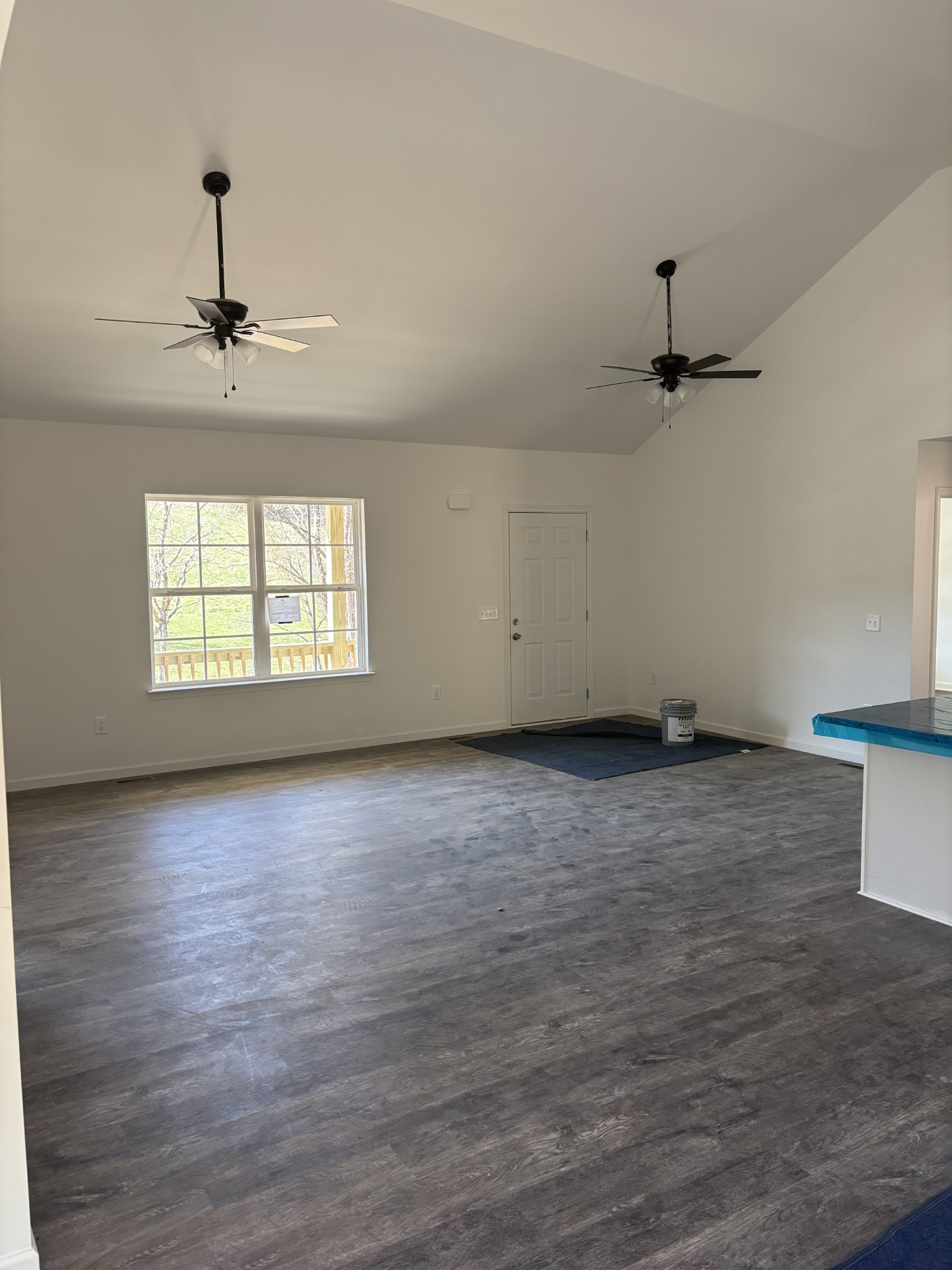 2075 Collier Road Property Photo 16