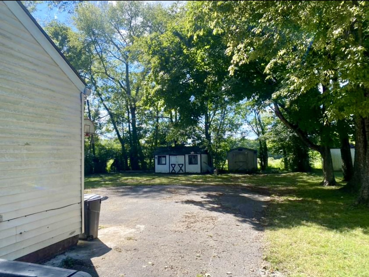 652 Trimble Ave Property Photo 3