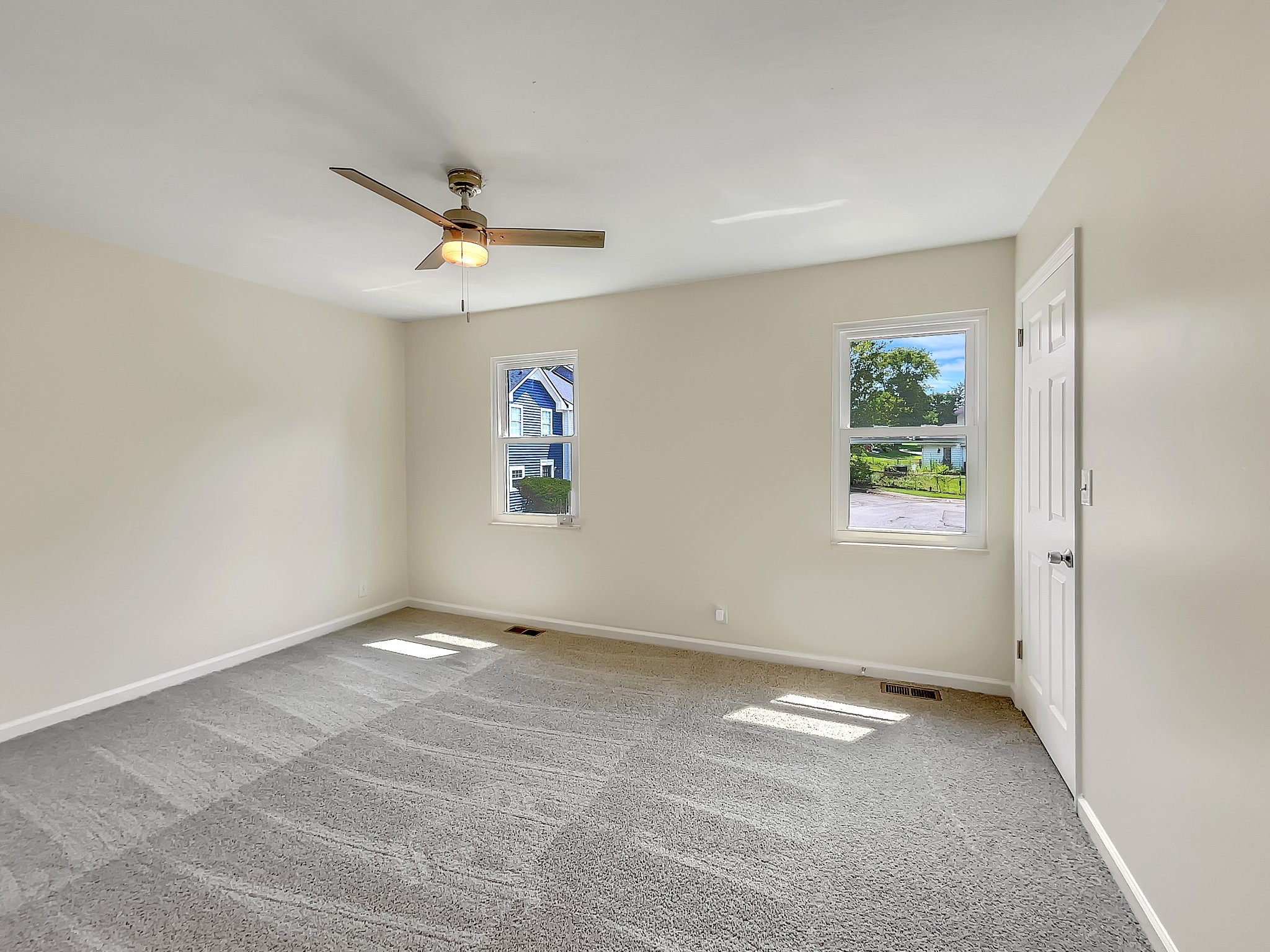 111 Azalea Ct Property Photo 5