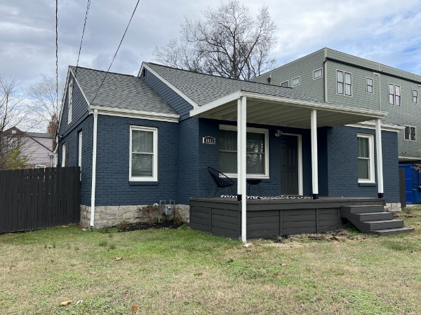 1025 E Trinity Ln Property Photo 1