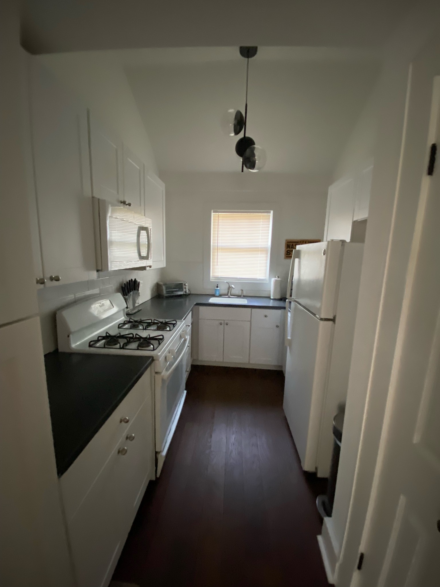 1025 E Trinity Ln Property Photo 5