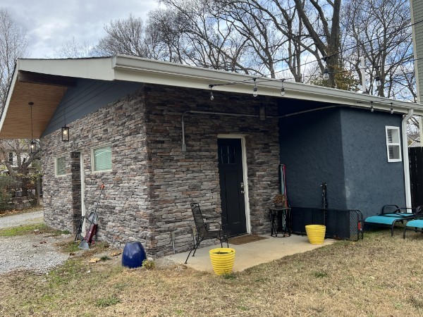 1025 E Trinity Ln Property Photo 13
