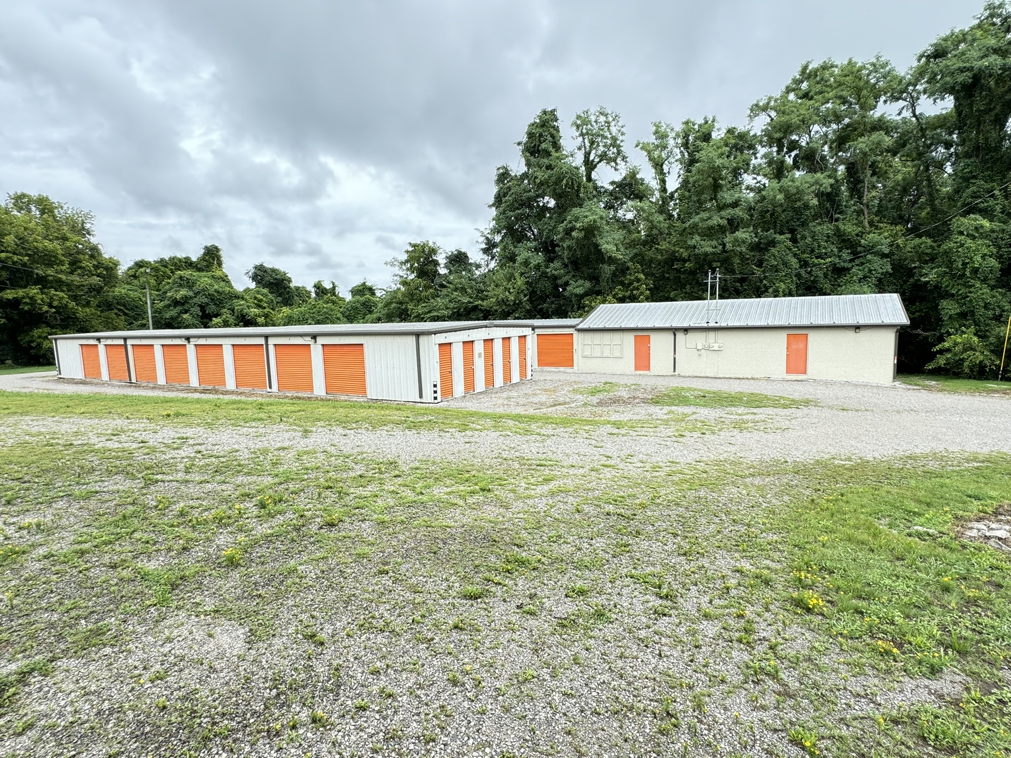 913 S College St Property Photo 4