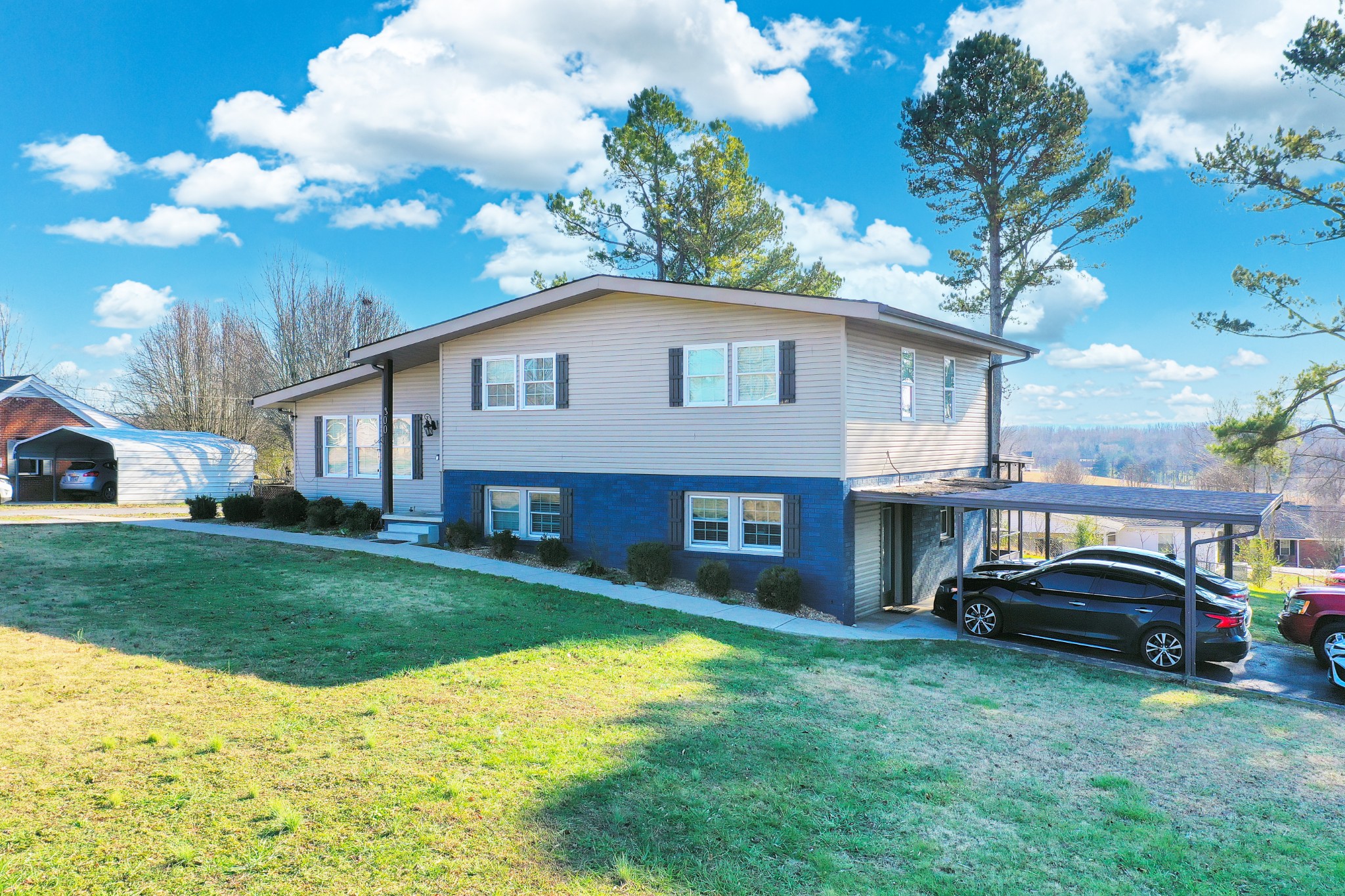 300 Scenic Dr Property Photo 3