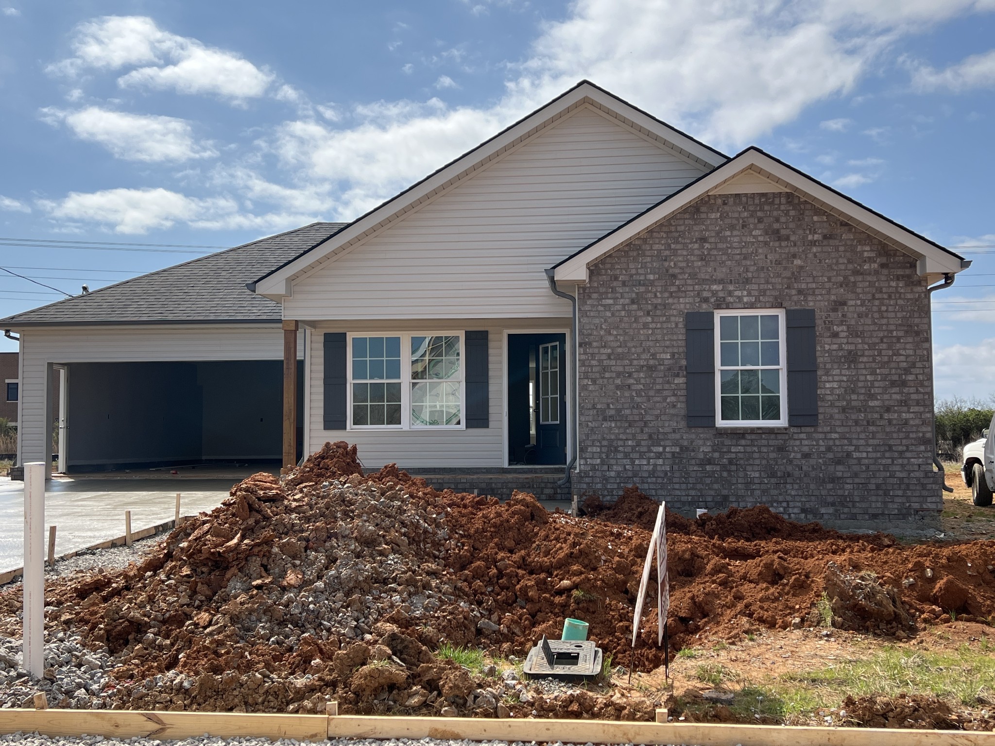 103 Meadowbrook Dr Property Photo 3