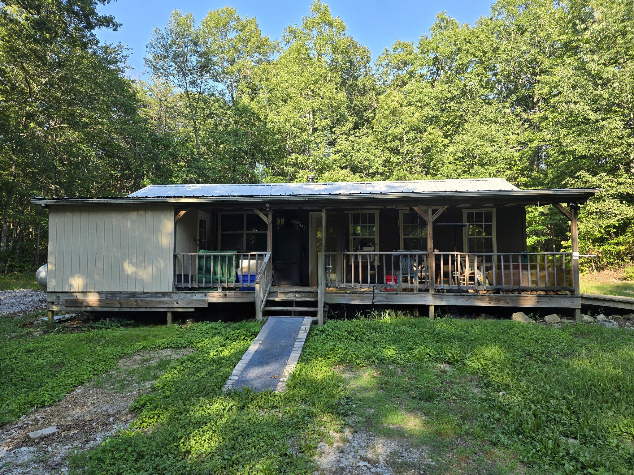 2185 Northcutts Cove Rd Property Photo 1