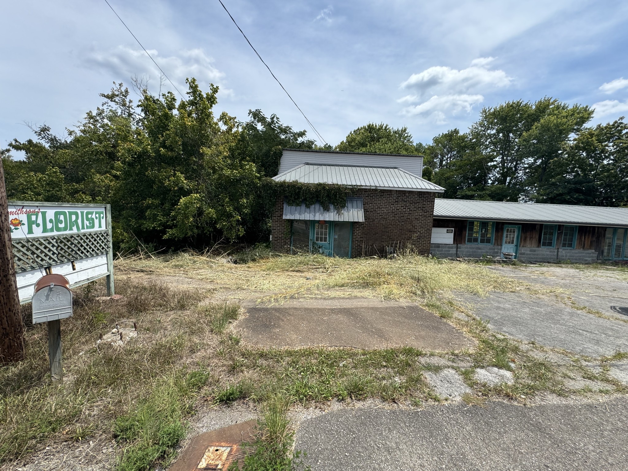 1290 Highway 100 Property Photo 1