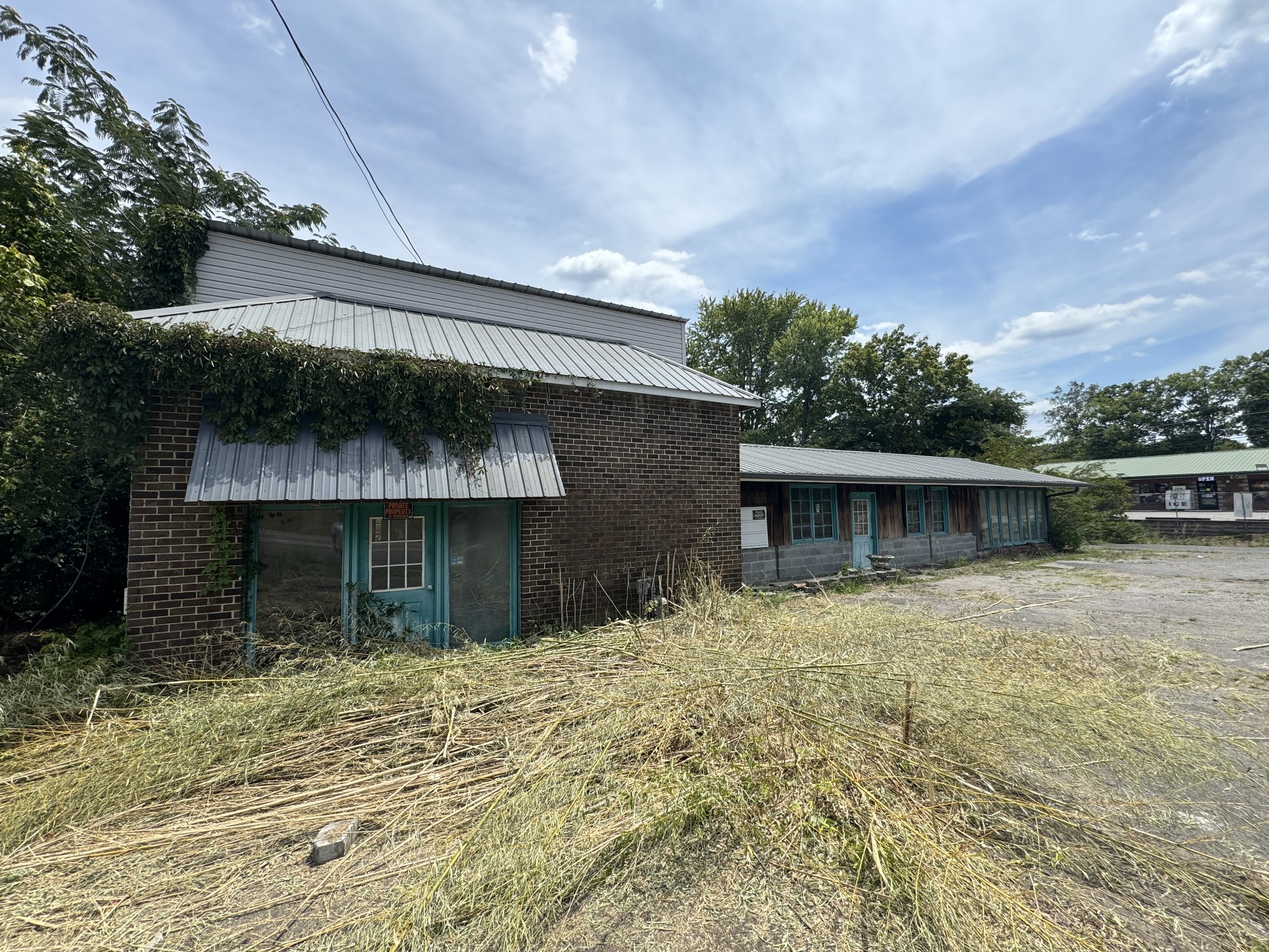 1290 Highway 100 Property Photo 3