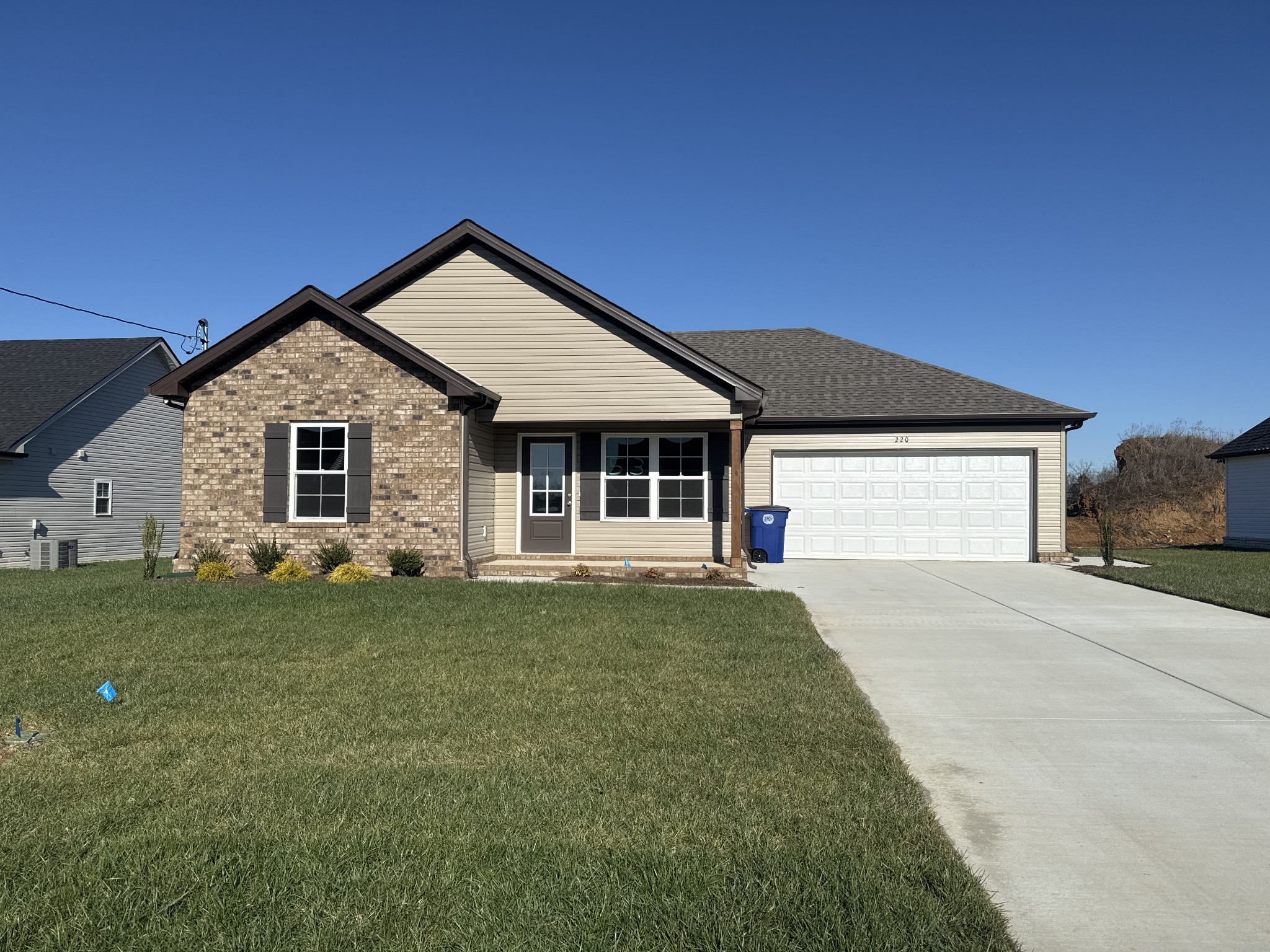 220 Meadowbrook Dr Property Photo 1