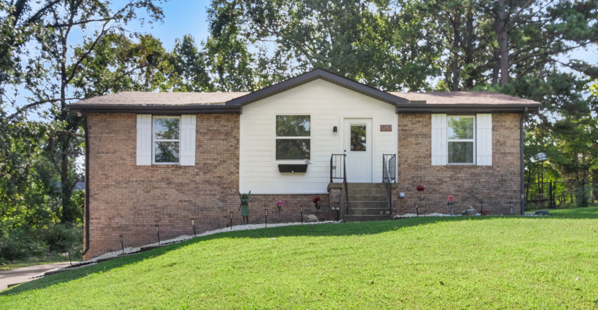 1287 Jostin Dr Property Photo 2